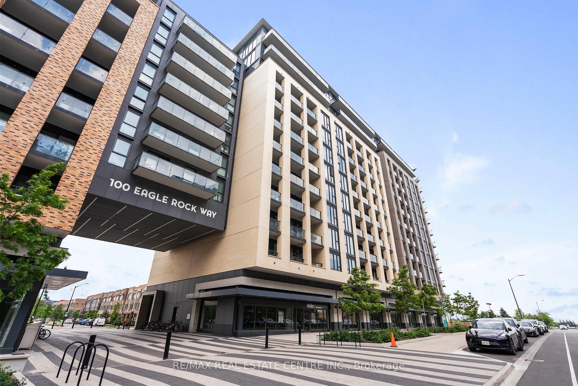 3 Bedrooms Condo at 100 Eagle Rock, Vaughan For sale