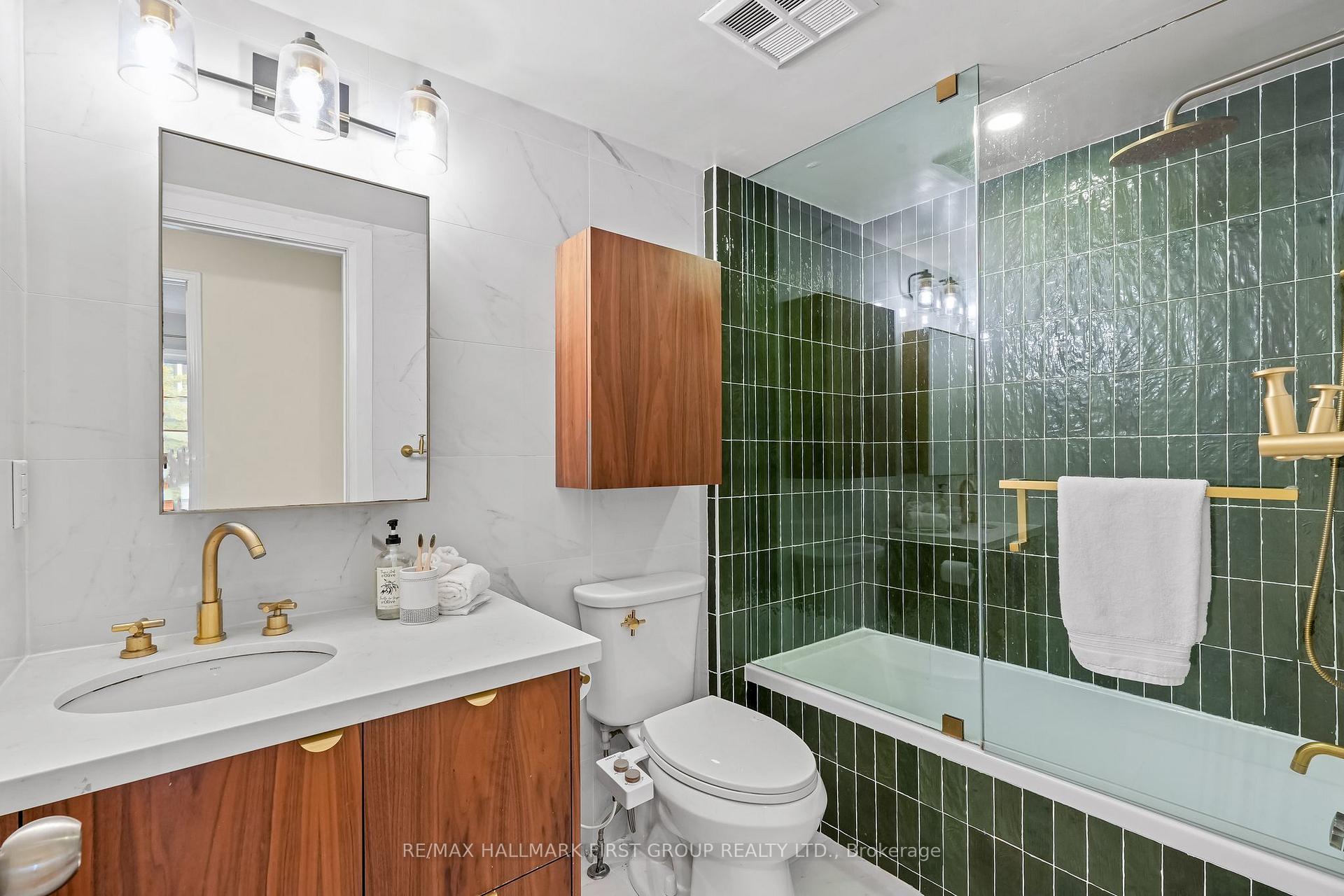 3 Bedrooms Condo at 262 St. Helen’s, Toronto For sale