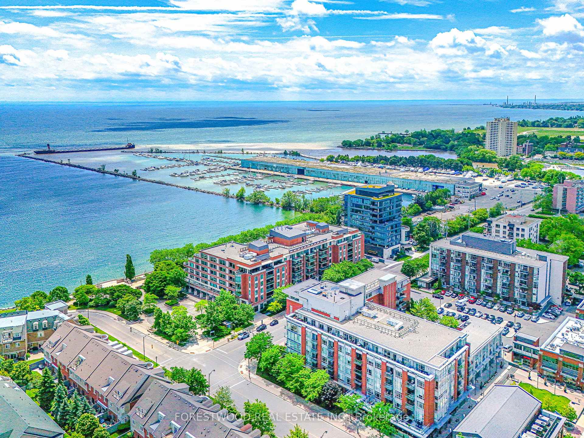 2 Bedrooms Condo at 80 Port, Mississauga For sale