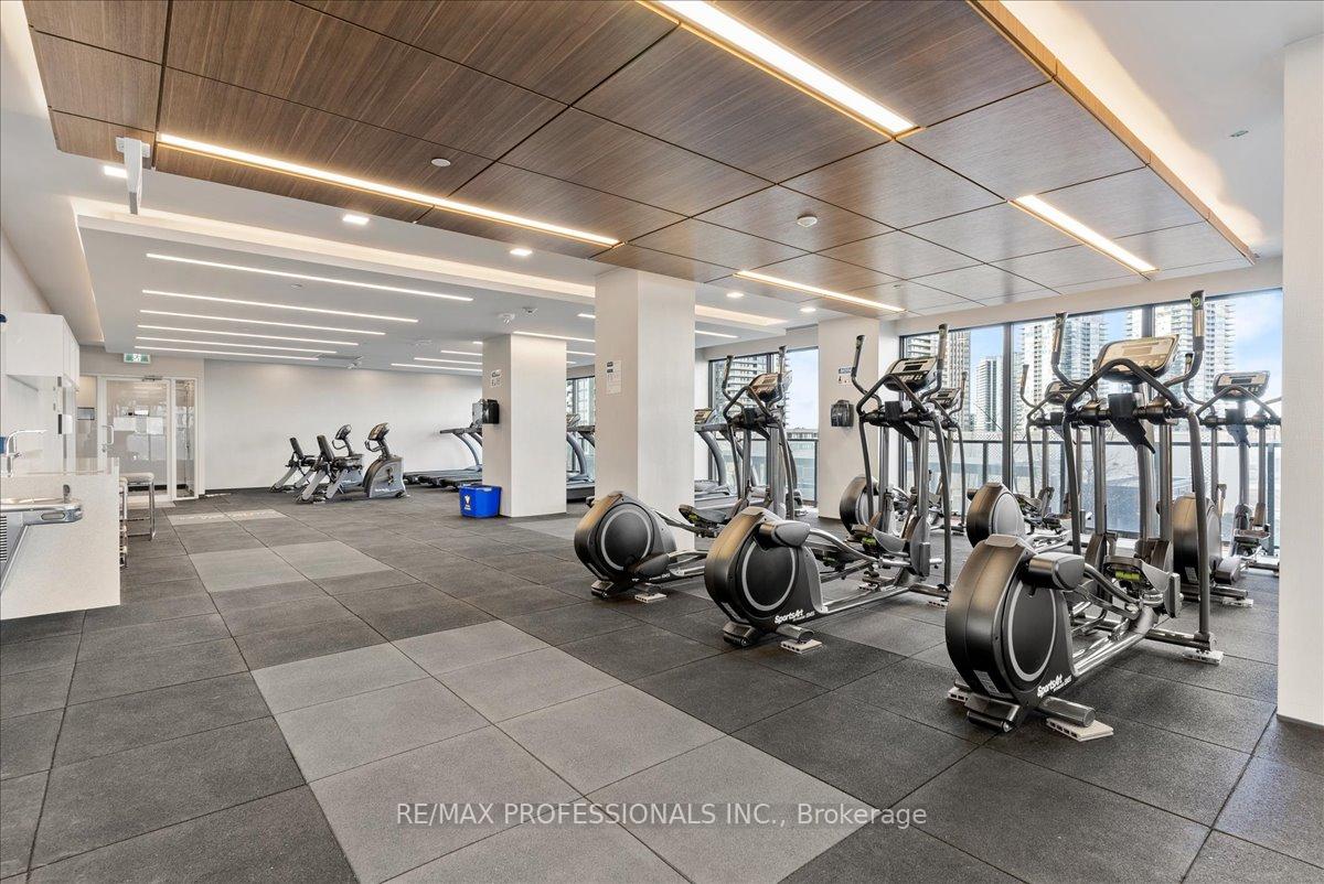 2 Bedrooms Condo at 20 Shore Breeze, Toronto For sale