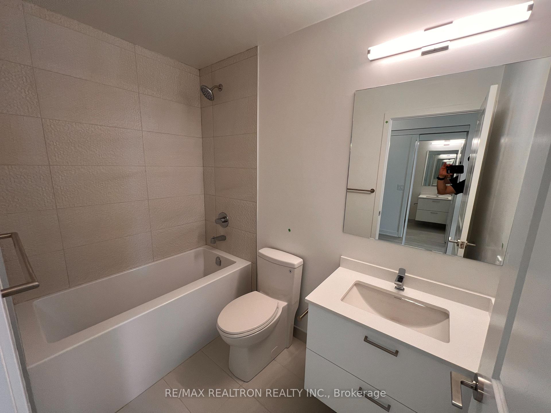2 Bedrooms Co-op at 30 Upper Mall,  Vaughan For sale