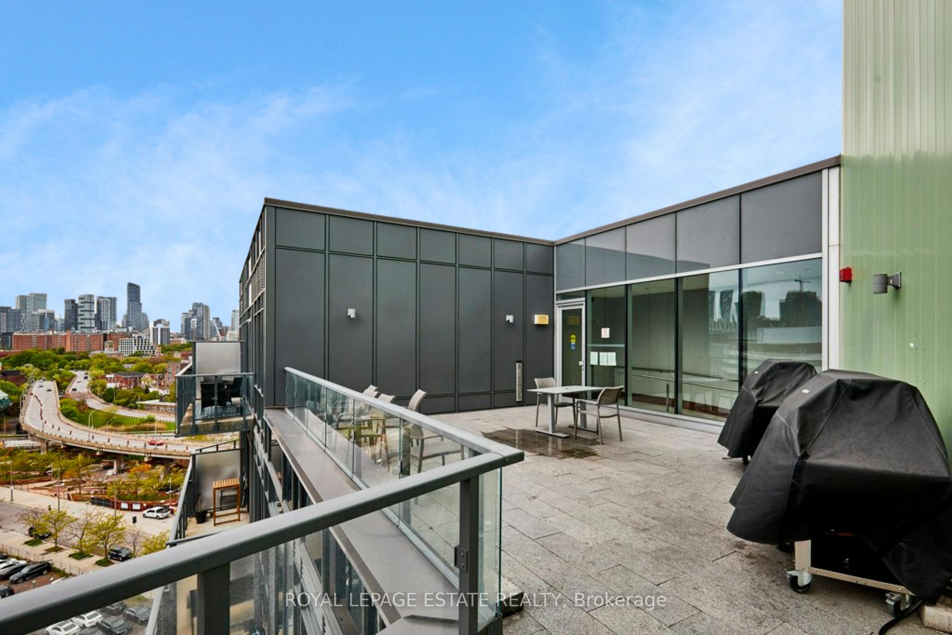 3 Bedrooms Condo at 120 Bayview, Toronto For sale