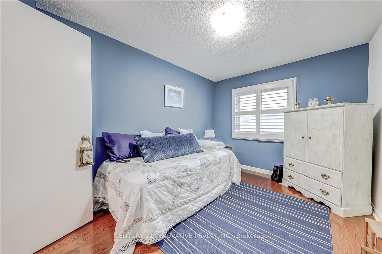 4 Bedrooms Condo at 100 Burrows Hall,  Toronto For sale