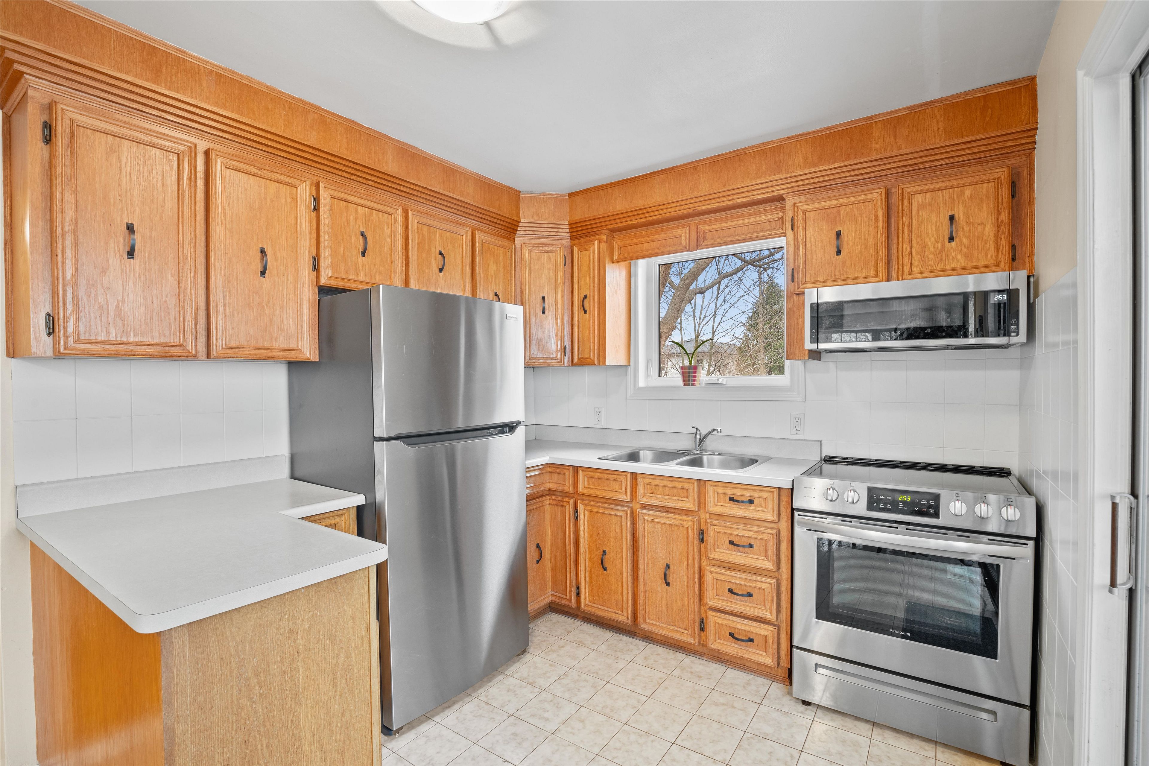 371 Hounslow Avenue