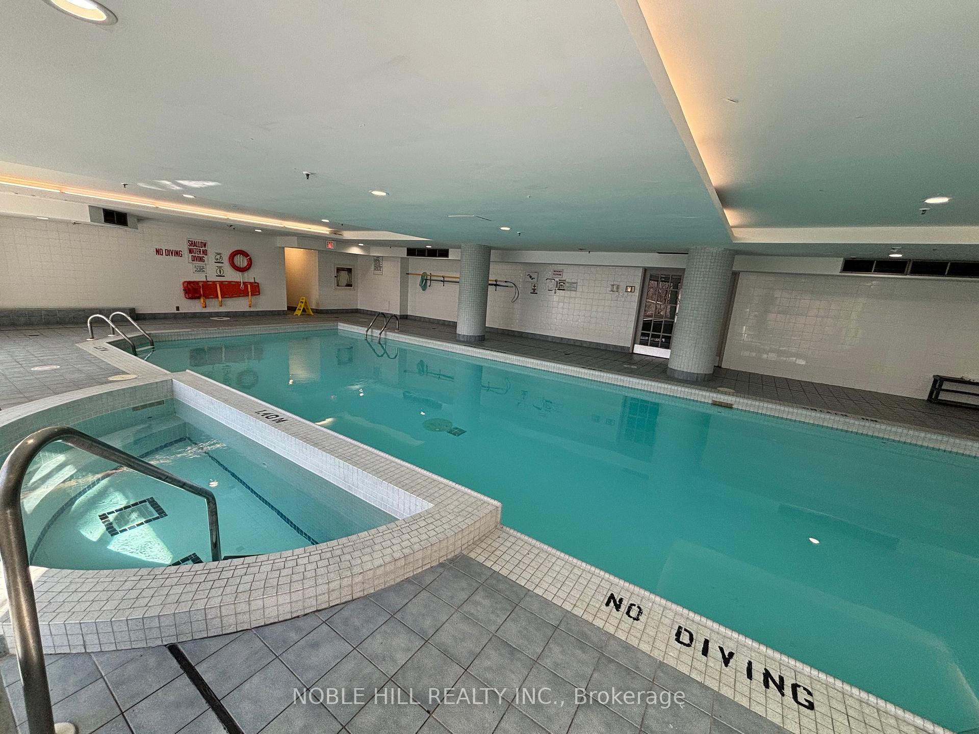 2 Bedrooms Condo at 61 markbrook,  Toronto For sale