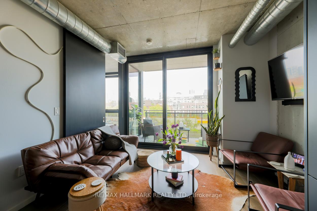2 Bedrooms Condo at 21 Lawren Harris, Toronto For sale