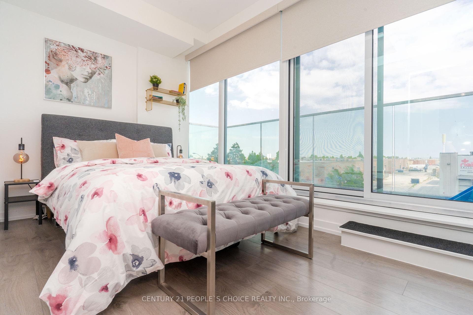 3 Bedrooms Condo at 950 Portage, Vaughan For sale