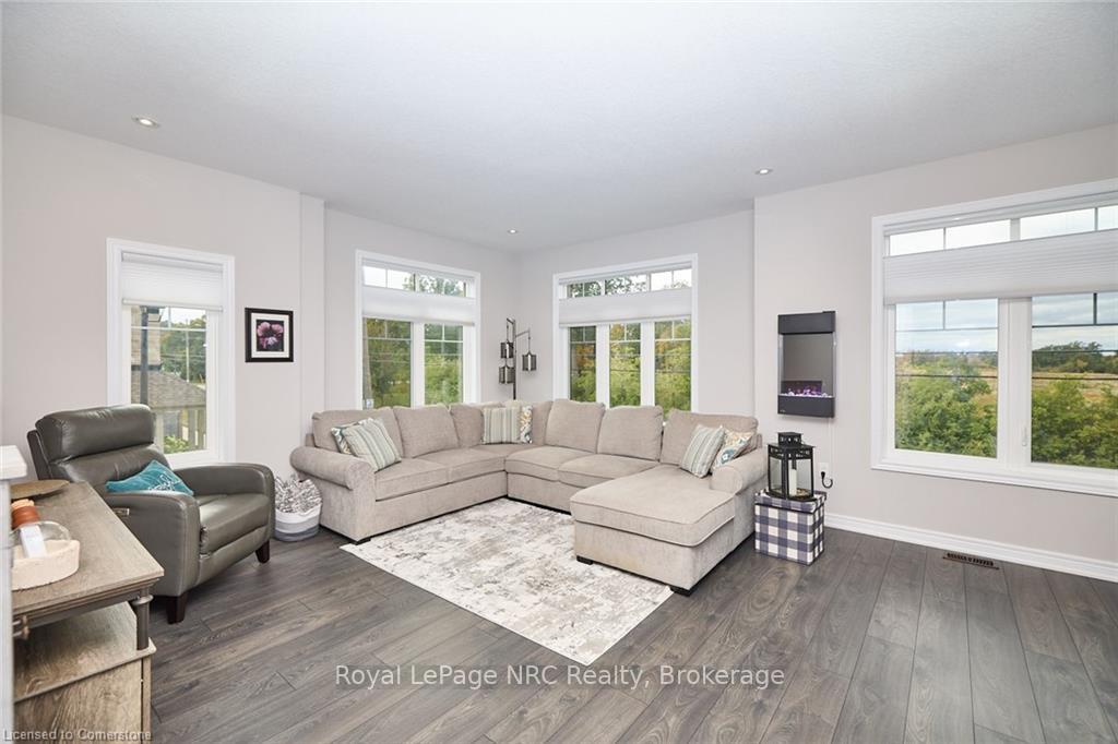 3 Bedrooms Condo at 288 Glover, Hamilton For sale