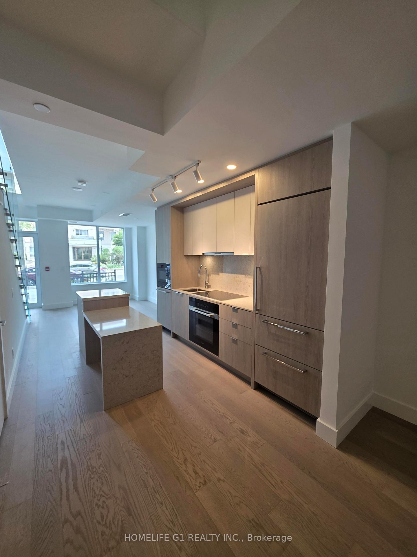 3 Bedrooms Condo at 6 Greenbriar, Toronto For sale