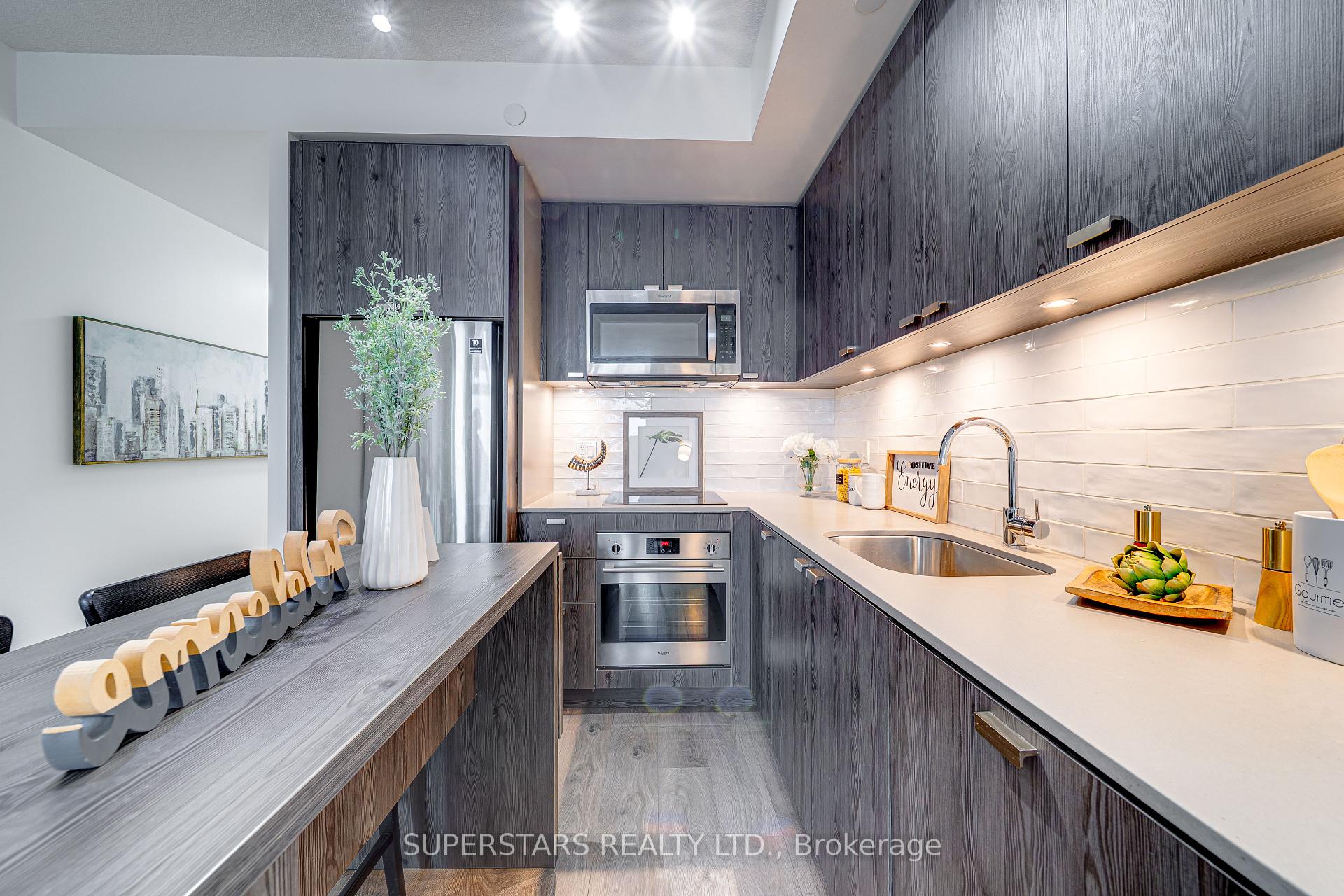 2 Bedrooms Condo at 56 Forest Manor, Toronto For sale
