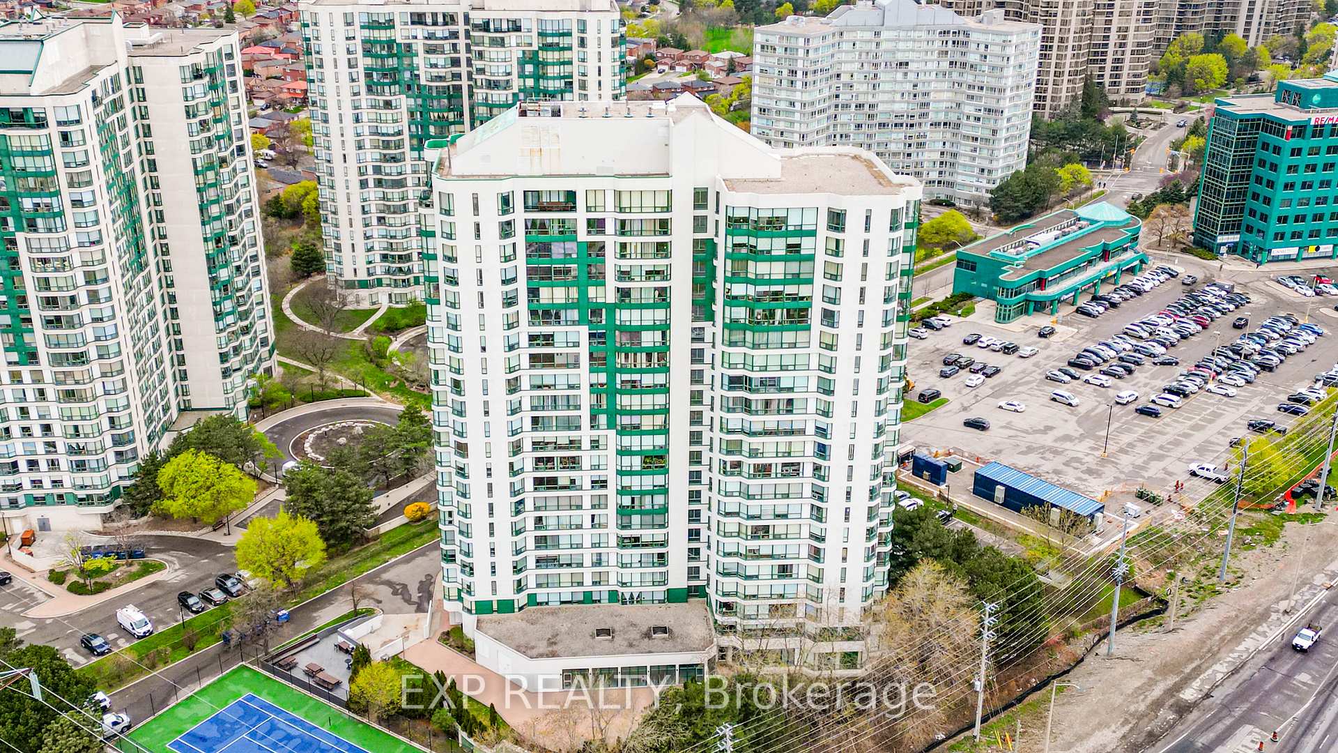3 Bedrooms Condo at 4450 Tucana,  Mississauga For sale