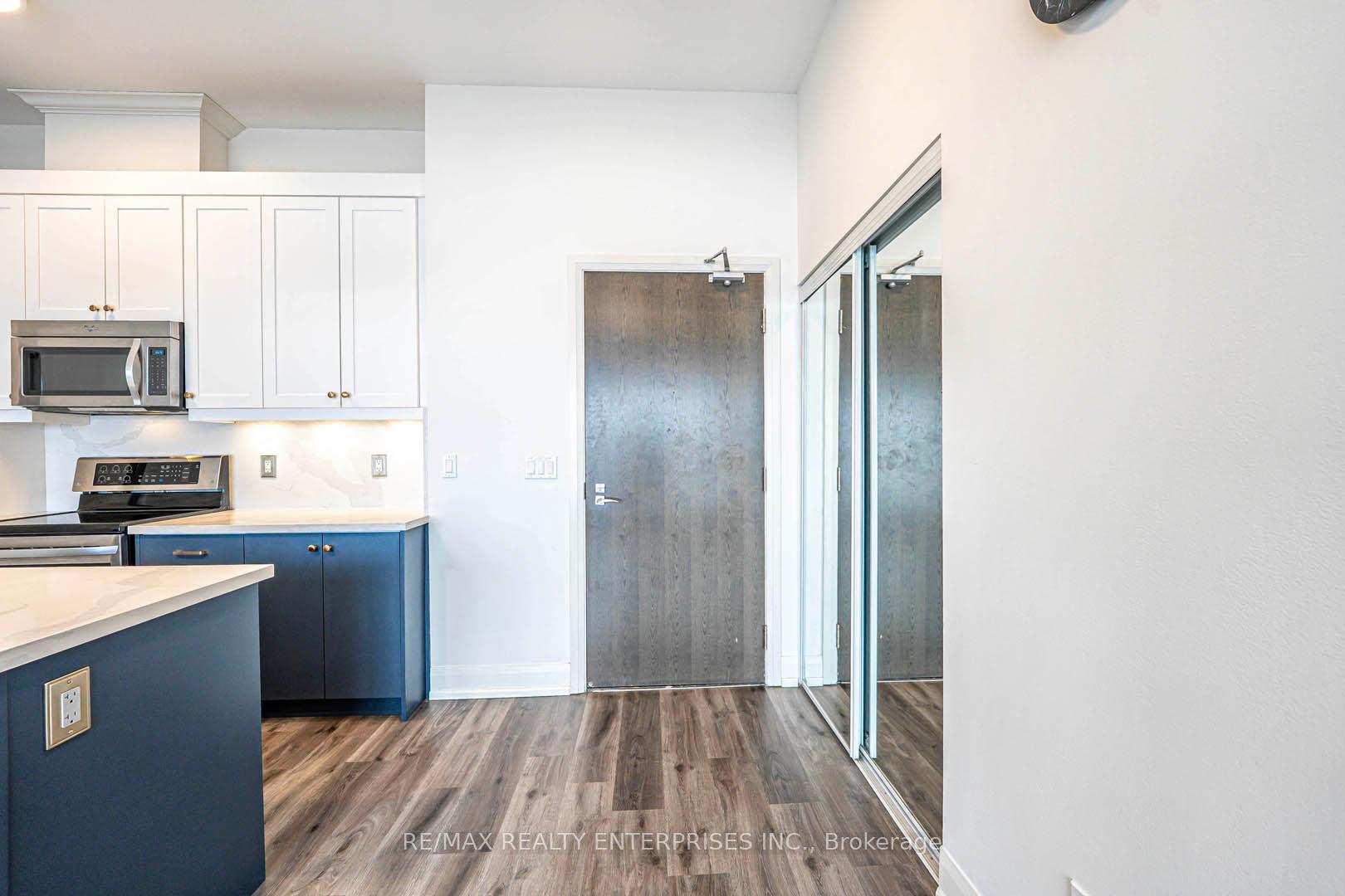 2 Bedrooms Condo at 2900 Highway 7, Vaughan For sale