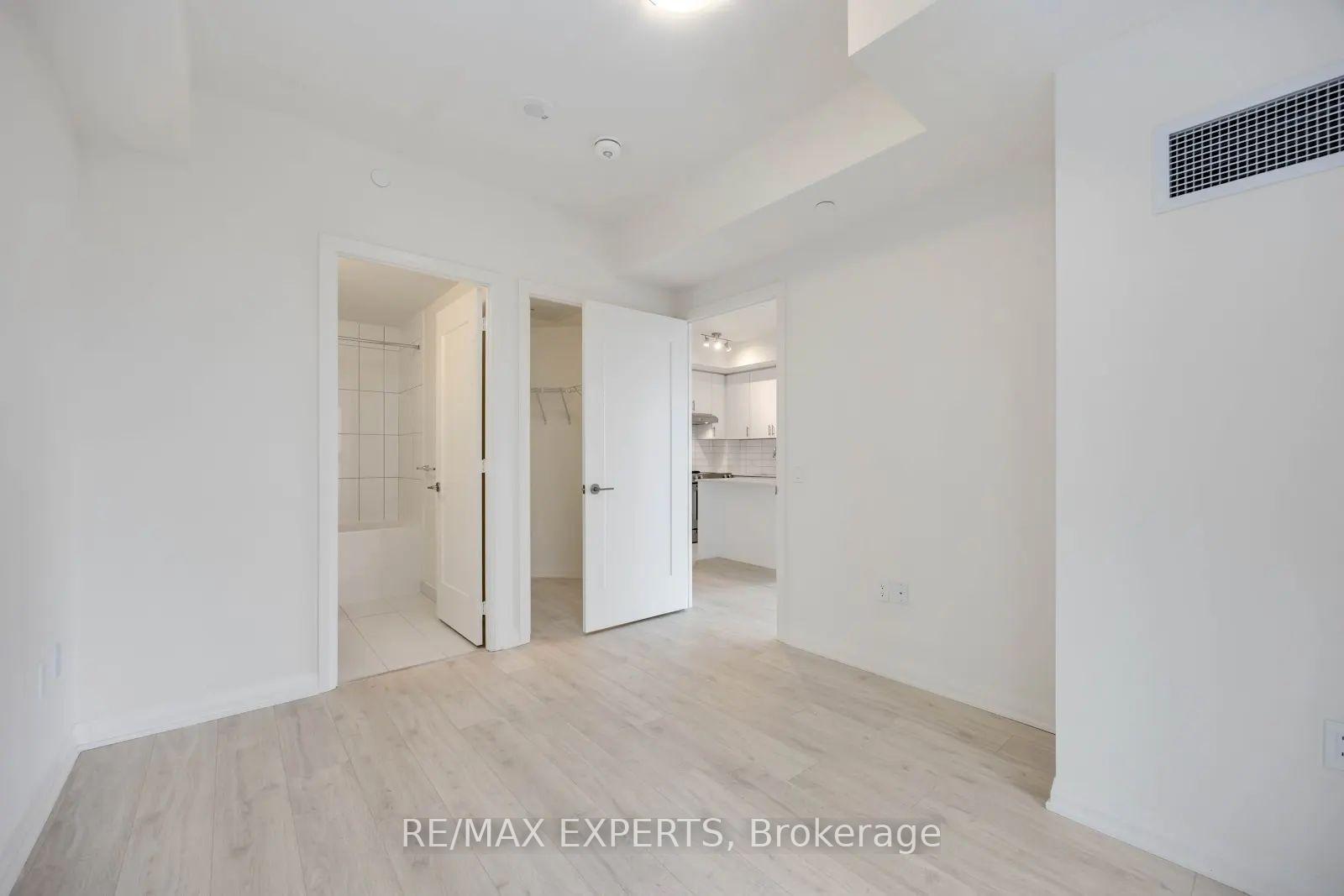 2 Bedrooms Condo at 9000 Jane, Vaughan For sale