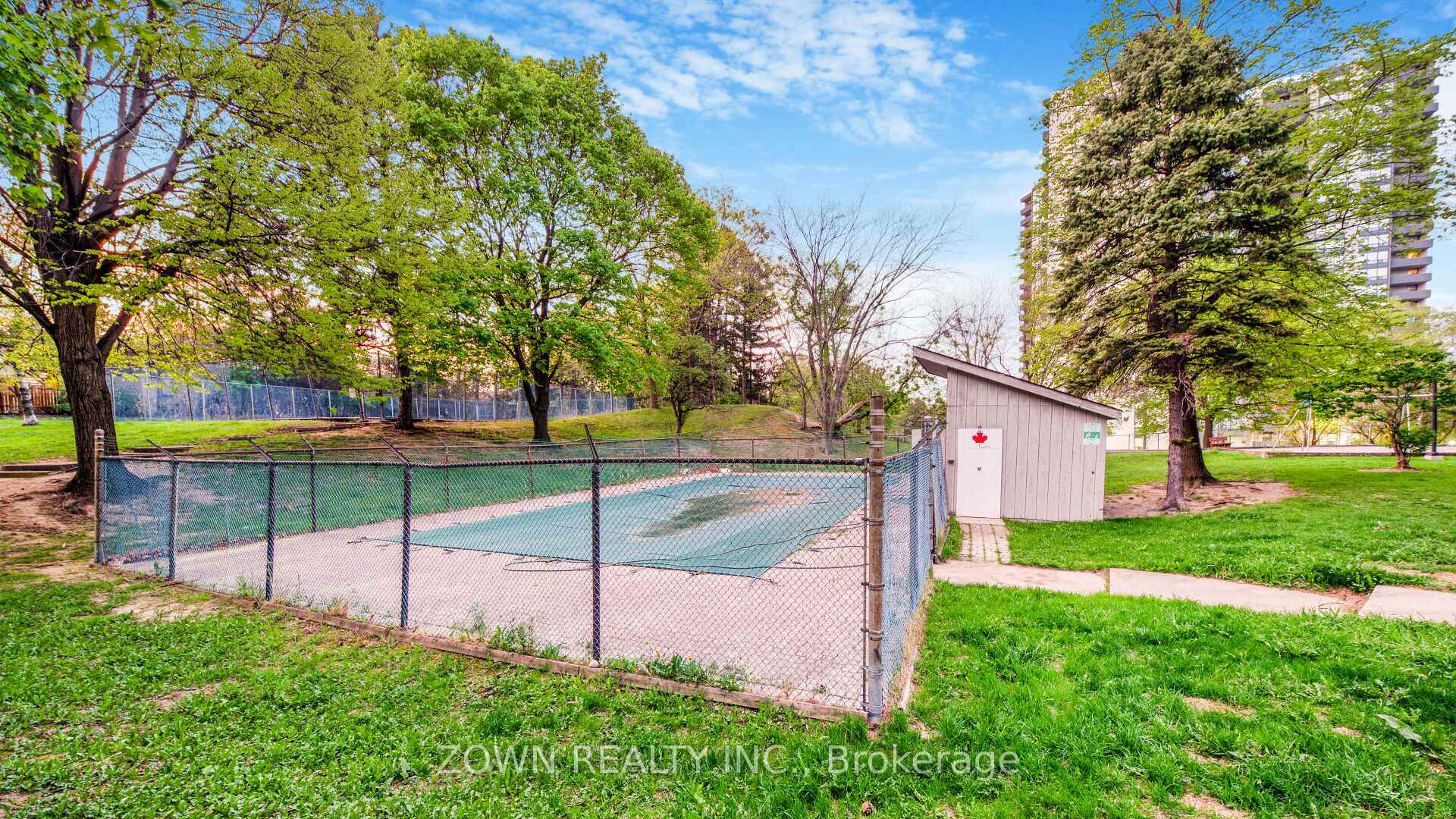 4 Bedrooms Condo at 10 Martha Eaton, Toronto For sale