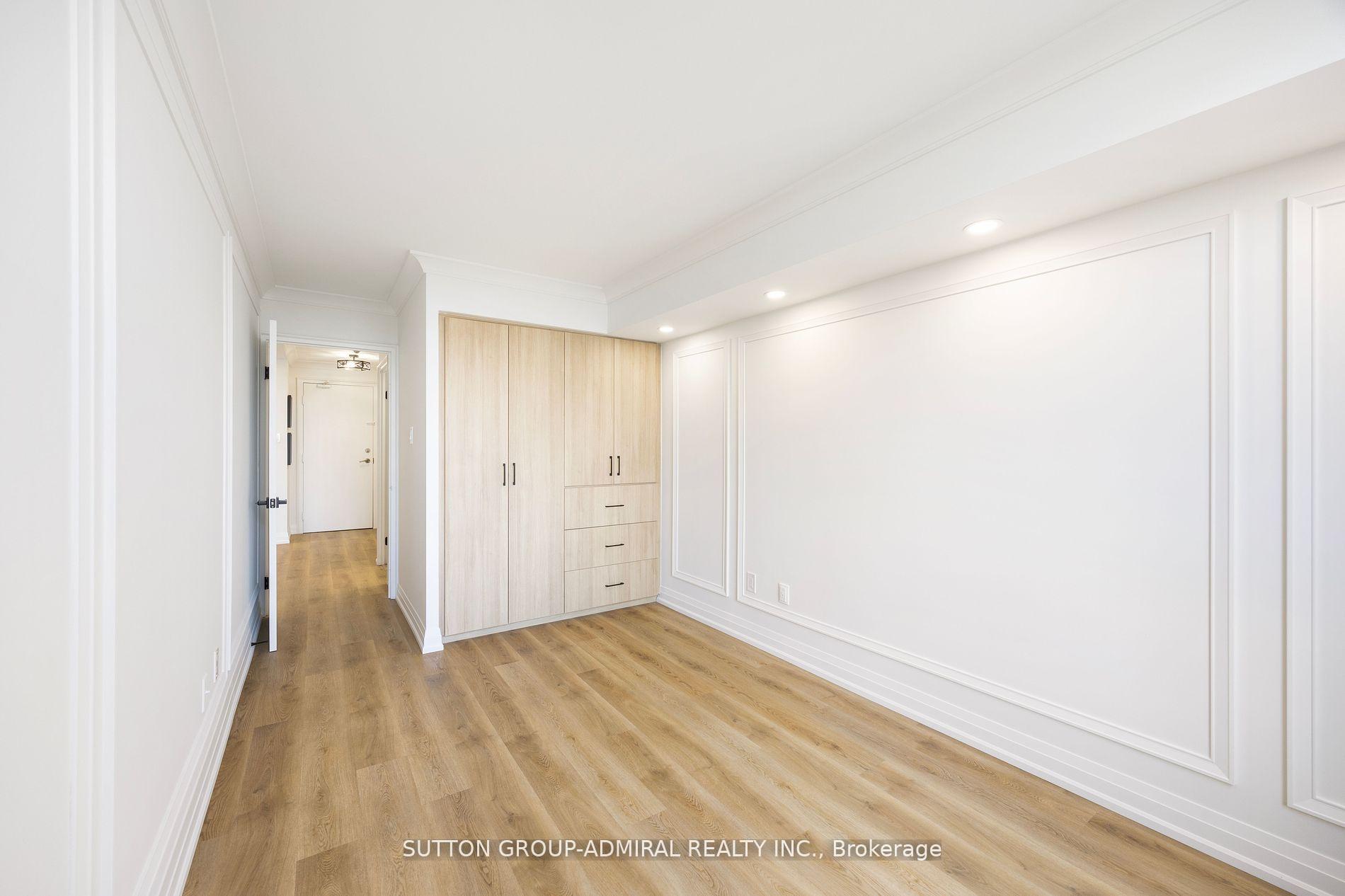 2 Bedrooms Condo at 11 Townsgate,  Vaughan For sale