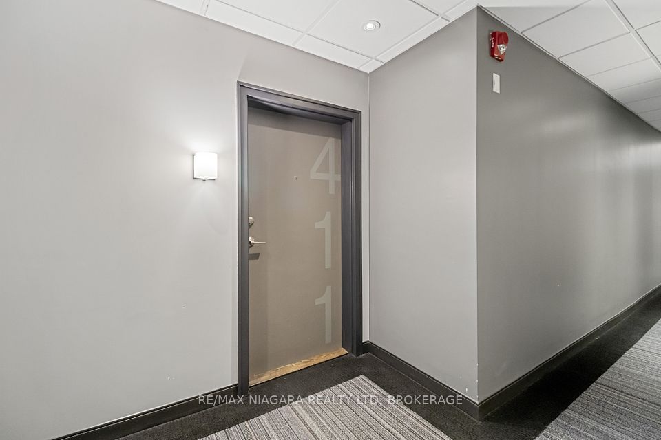 #411 - 520 North Service Road, Grimsby, ON L3M 4E8