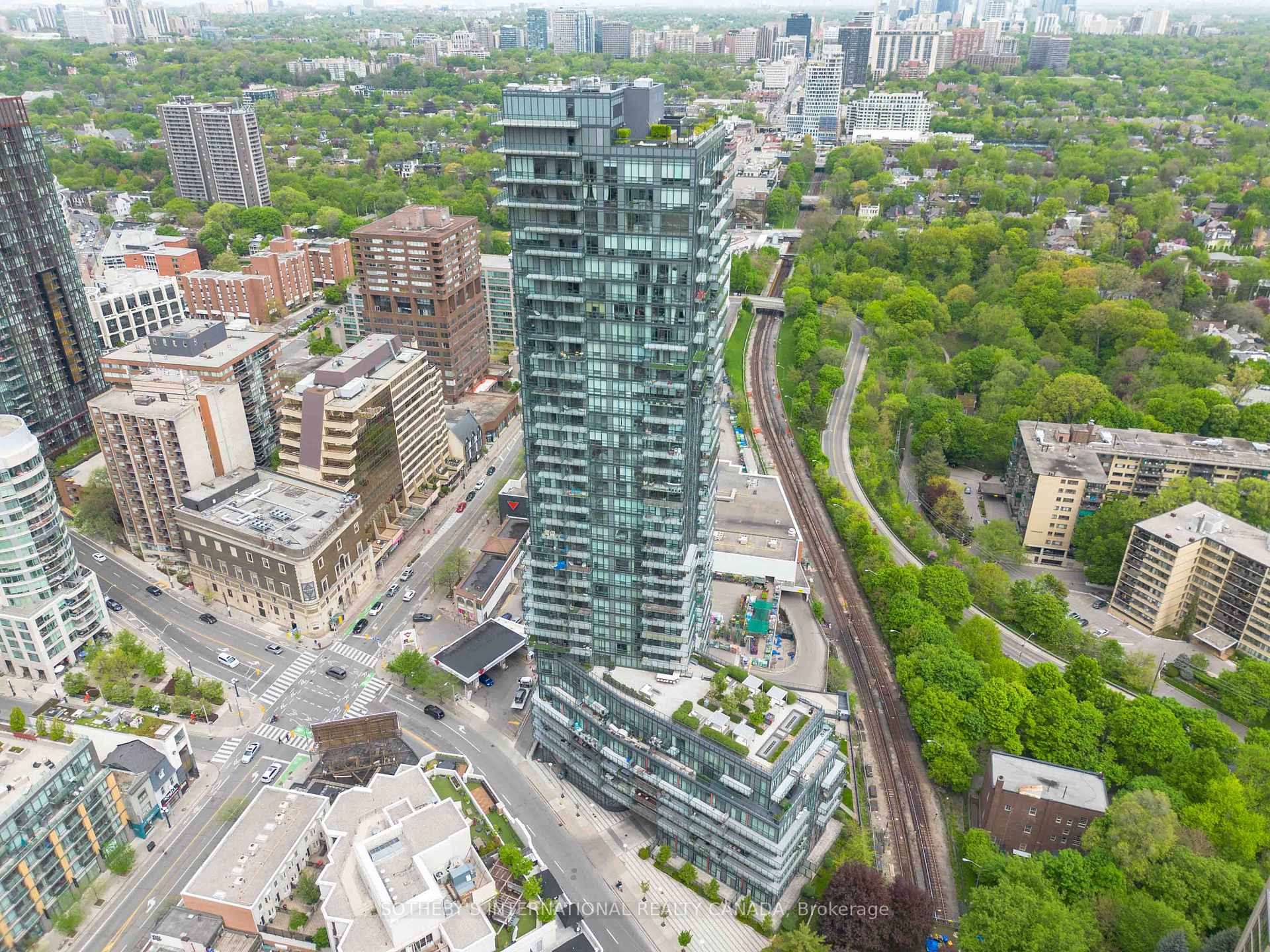 2 Bedrooms Condo at 825 Church, Toronto For sale