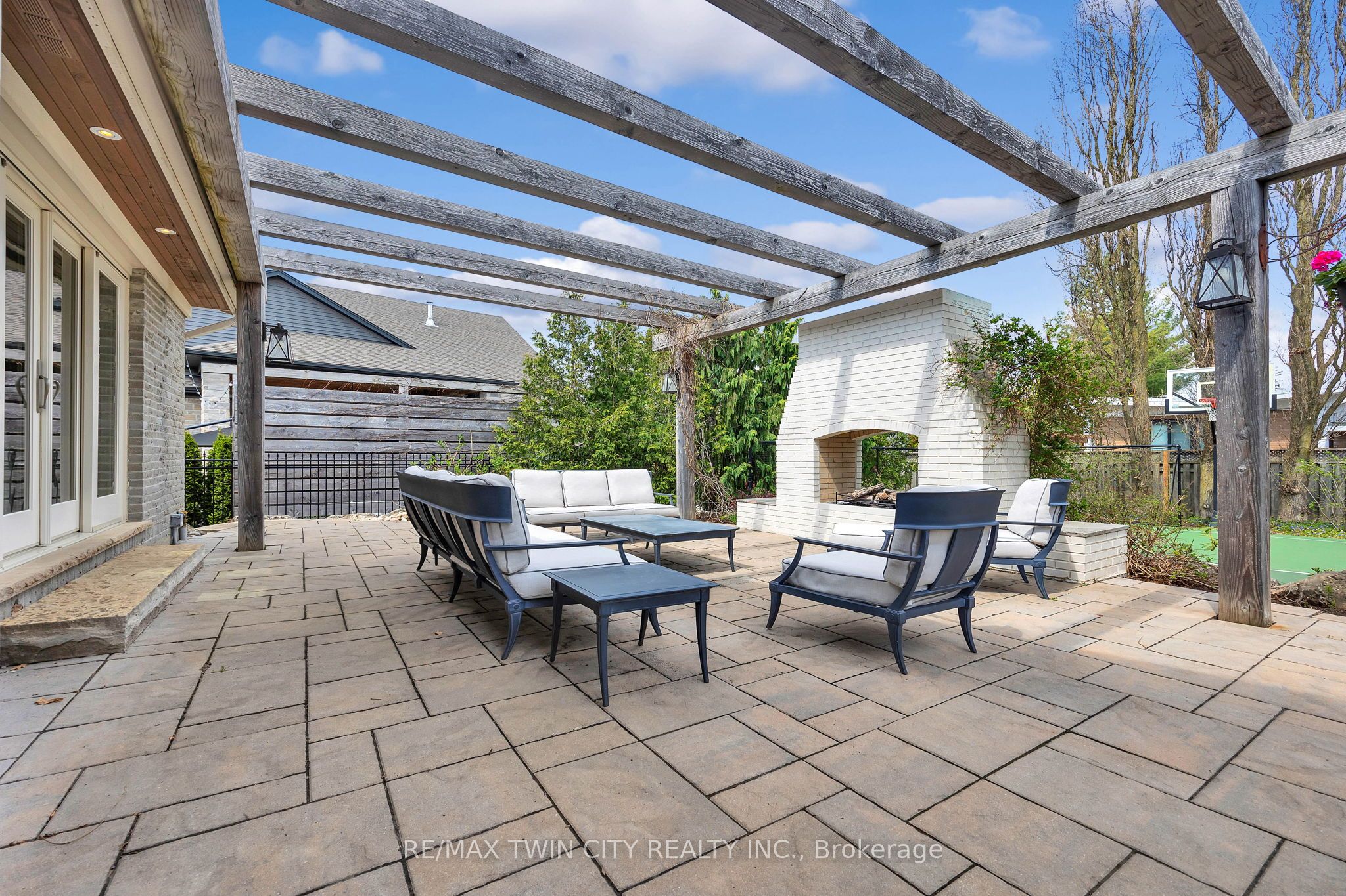 7 Huntley Crescent