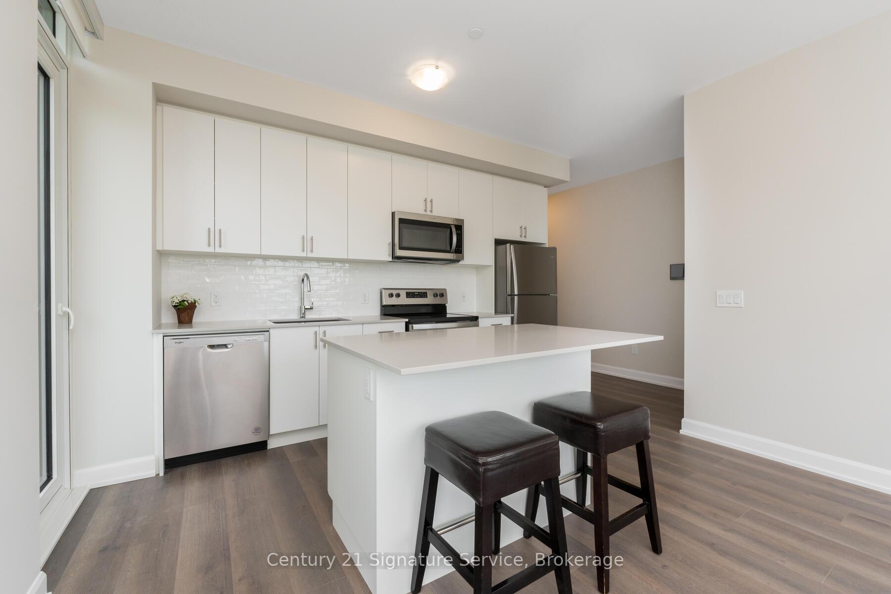 2 Bedrooms Condo at 3220 William Coltson, Oakville For sale
