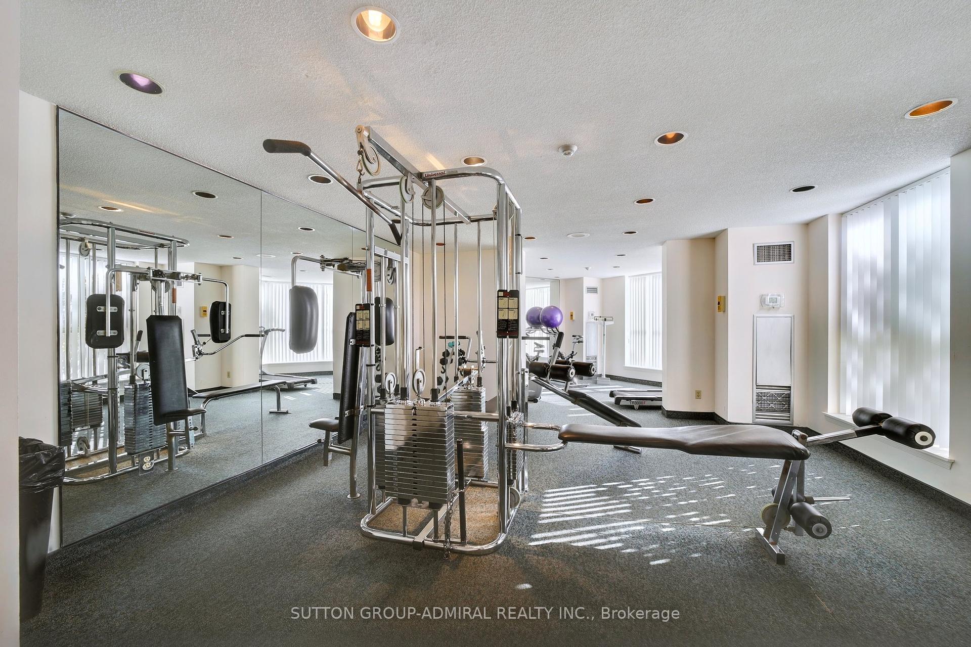 2 Bedrooms Condo at 2091 Hurontario, Mississauga For sale