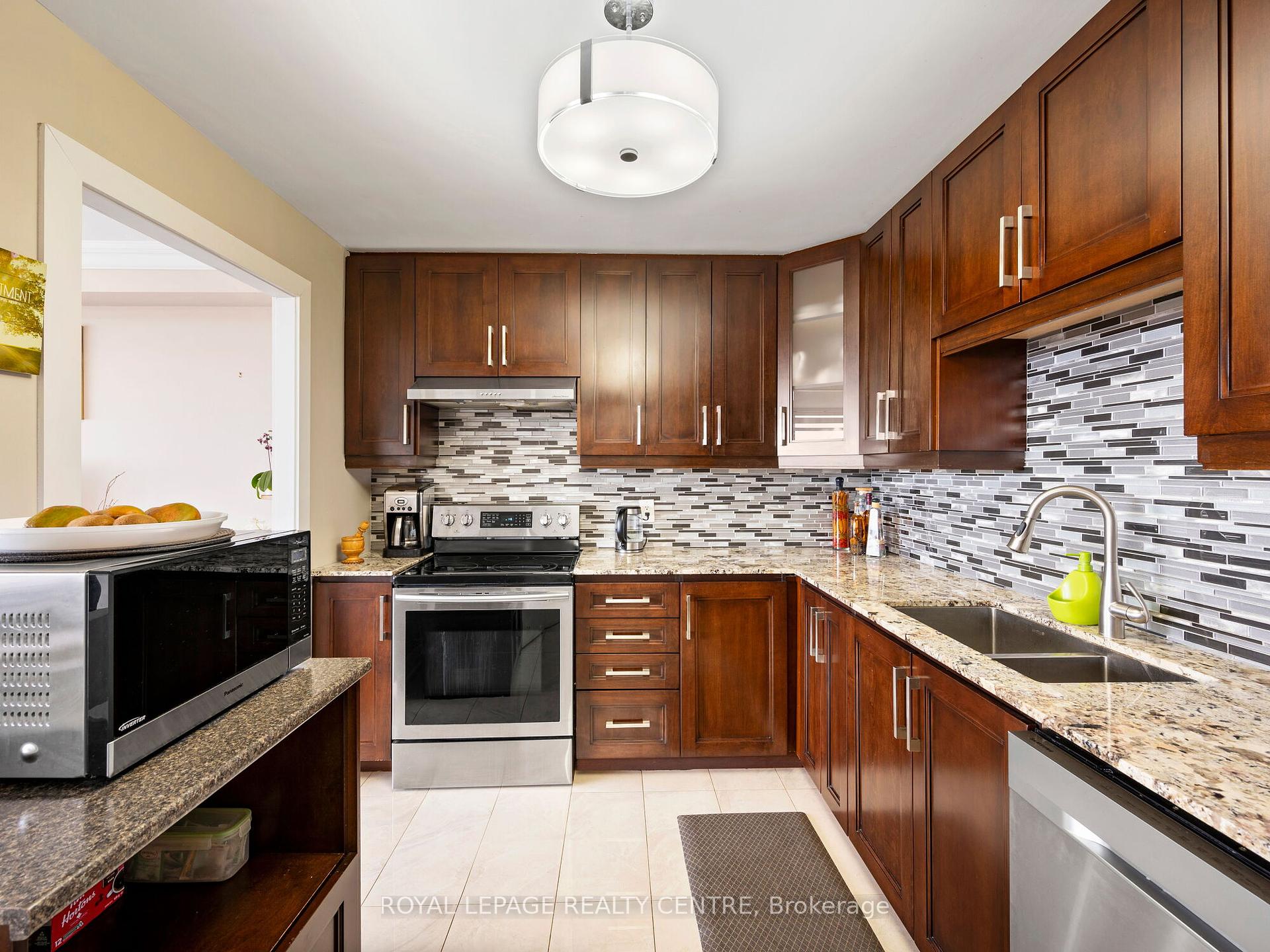 #602 – 200 Robert Speck Parkway, Mississauga, ON L4Z 1S3