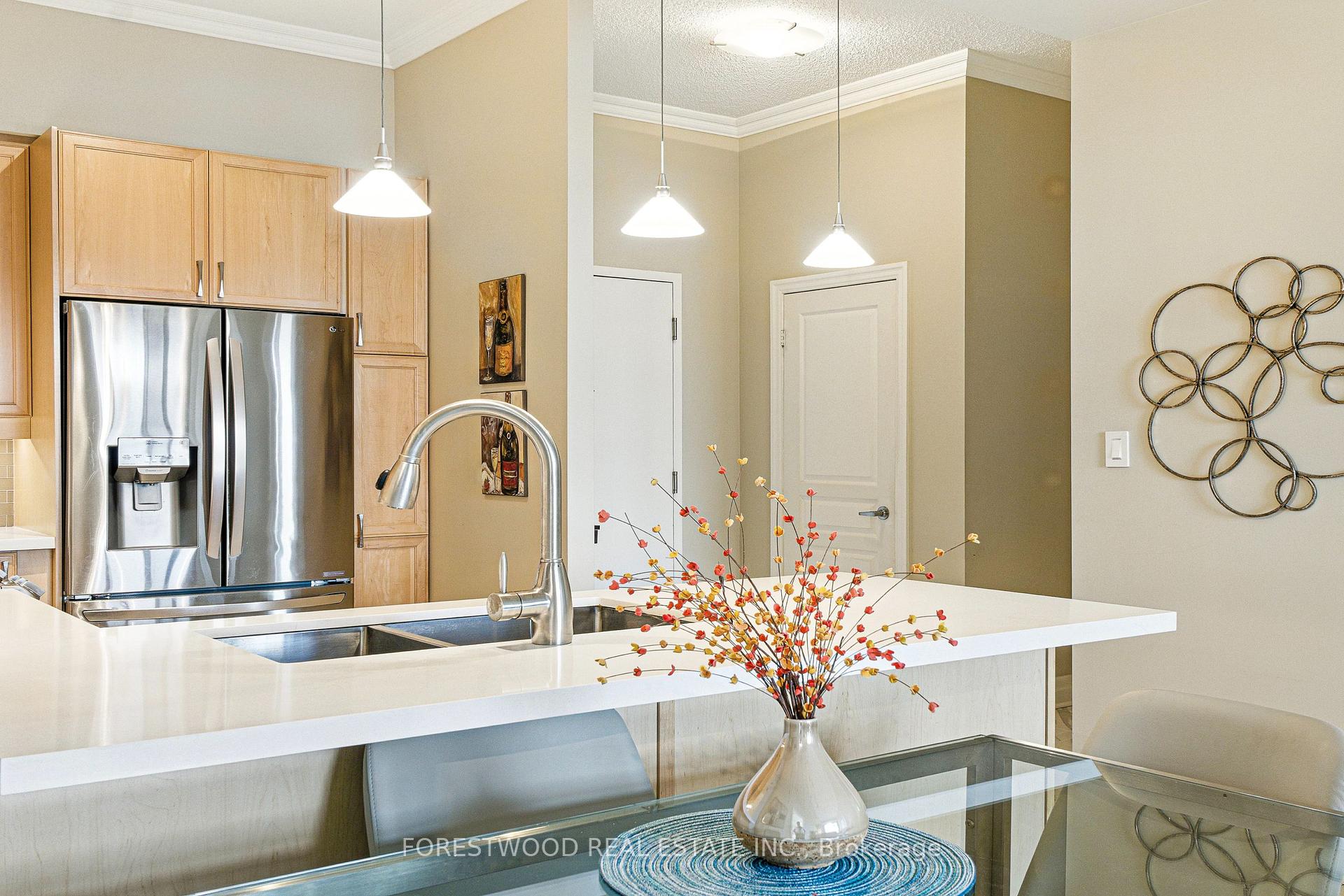 2 Bedrooms Condo at 80 Port, Mississauga For sale