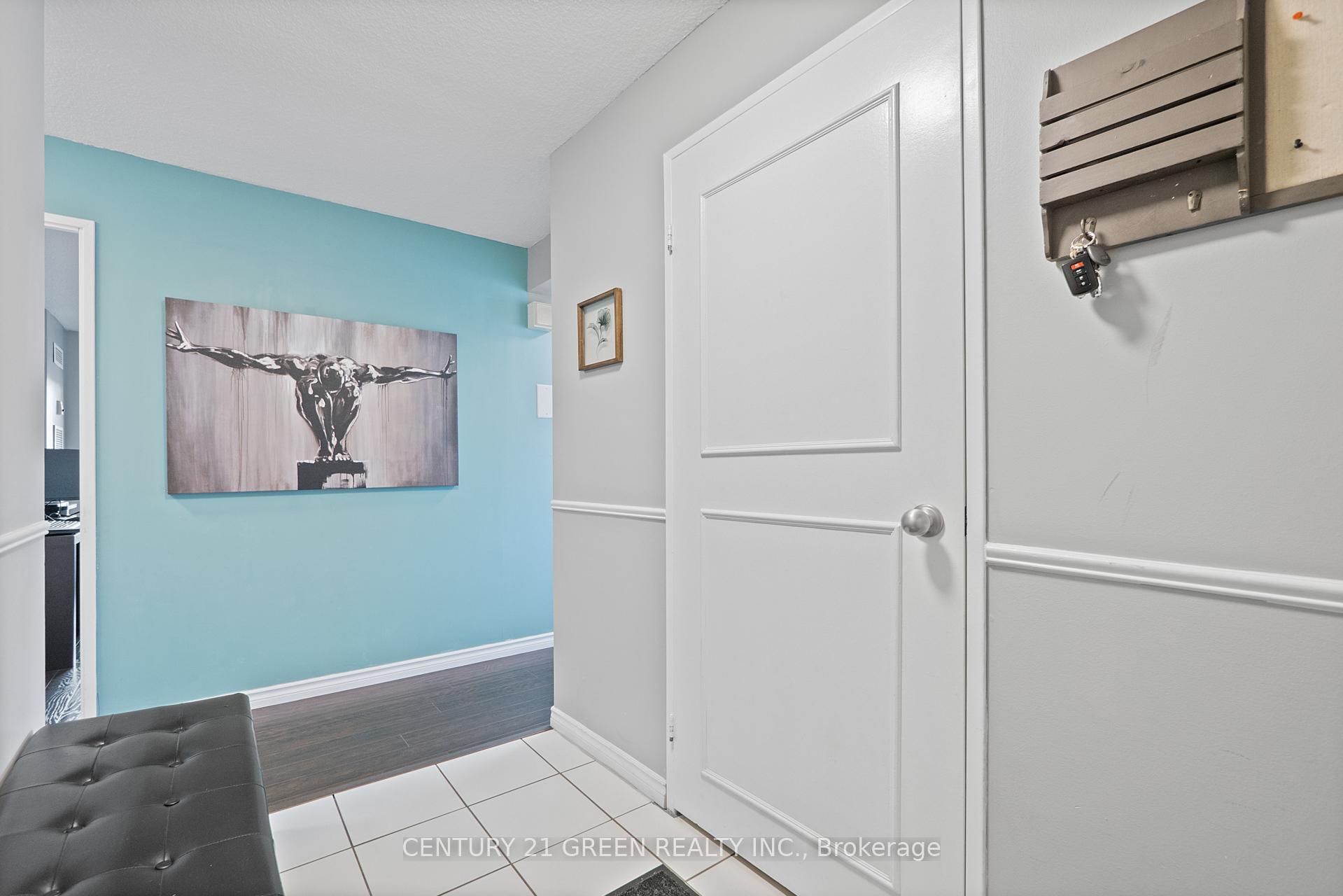 4 Bedrooms Condo at 1300 Mississauga Valleys, Mississauga For sale