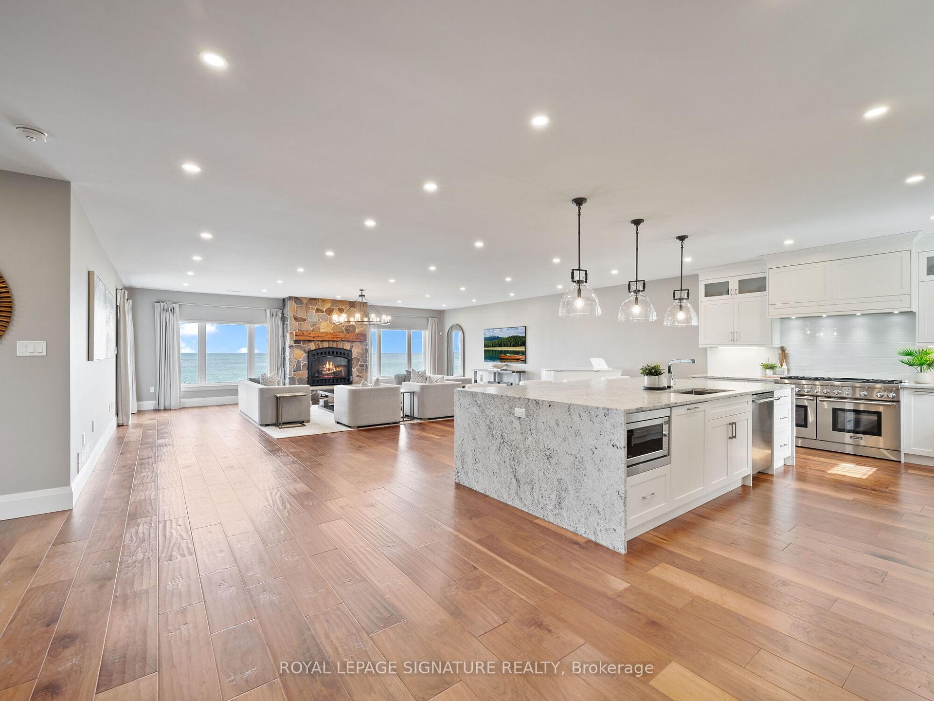 3 Bedrooms Condo at 484 Millen,  Hamilton For sale