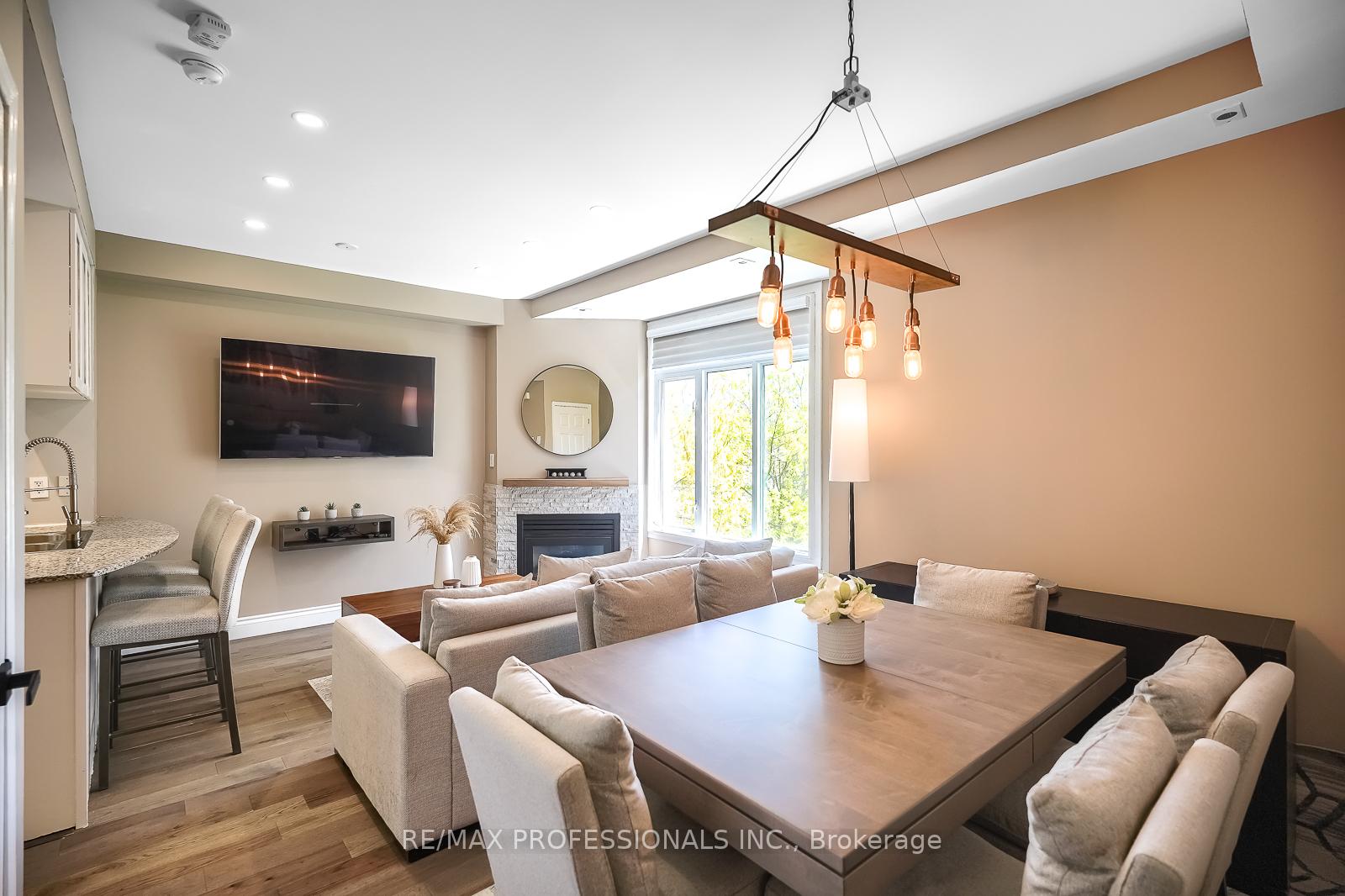 3 Bedrooms Condo at 32 Stadium, Toronto For sale