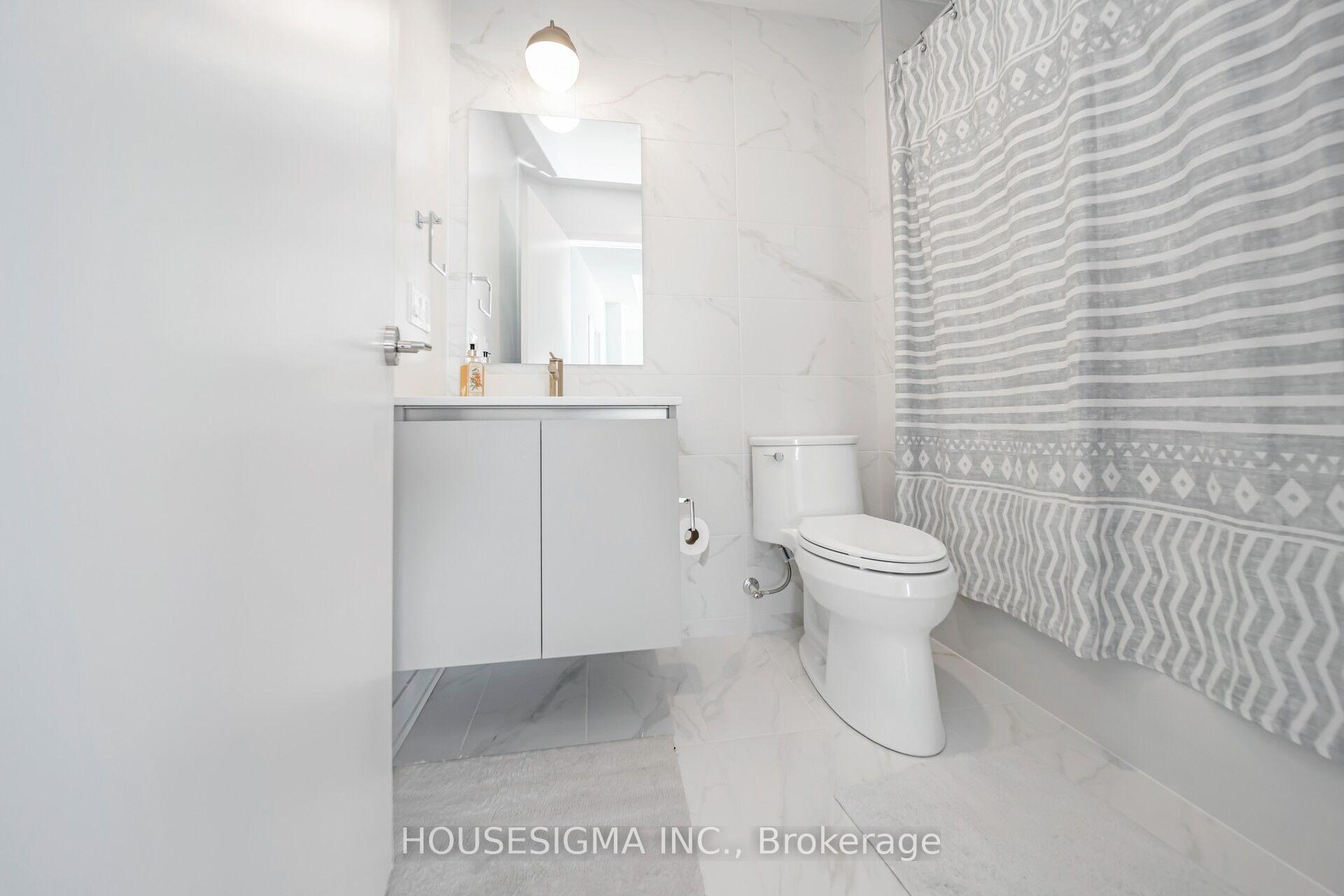 3 Bedrooms Condo at 405 Dundas, Oakville For sale