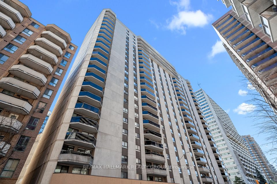 470 Laurier