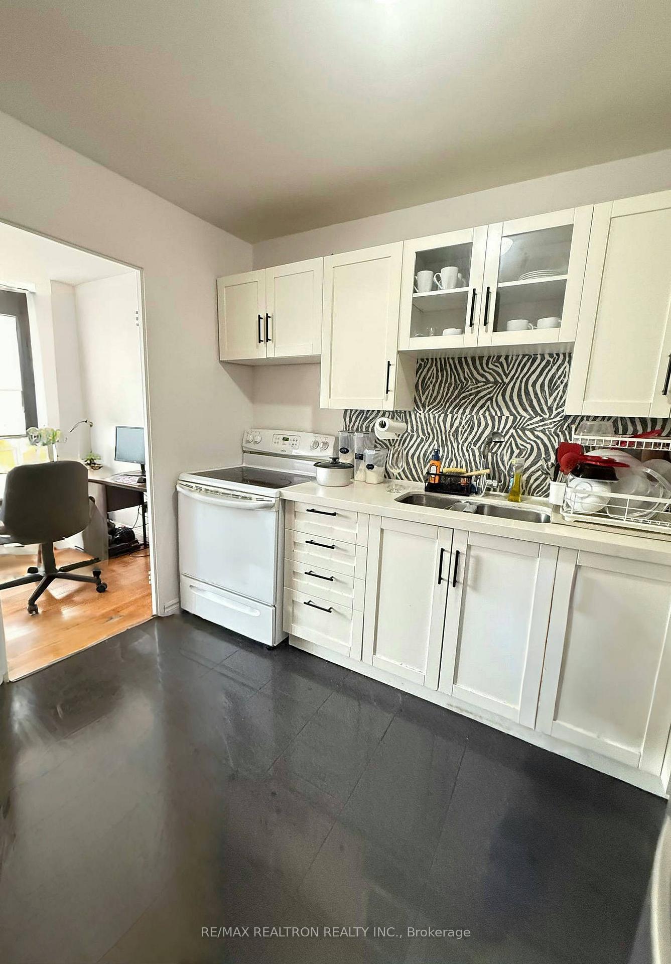 1 Bedroom Condo at 31 Four Winds, Toronto For sale