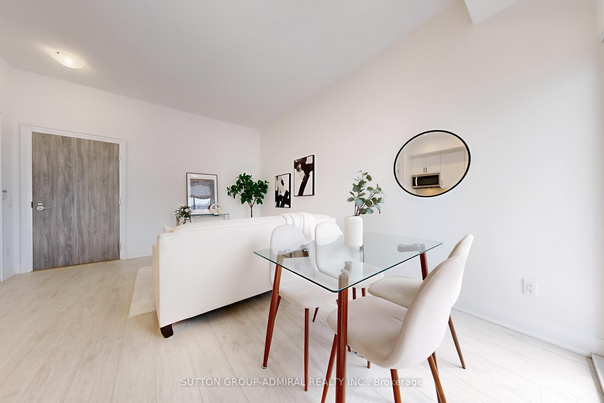 2 Bedrooms Condo at 10 Gatineau, Vaughan For sale