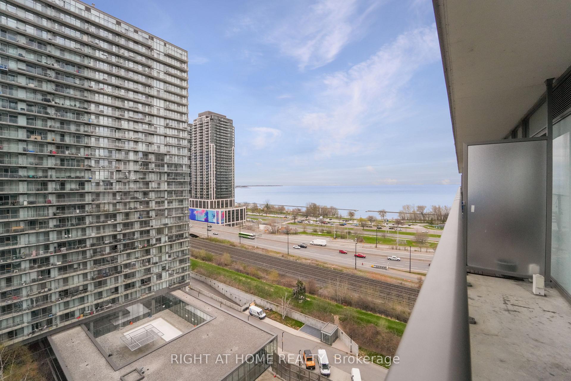 2 Bedrooms Condo at 105 THE QUEENSWAY, Toronto For sale