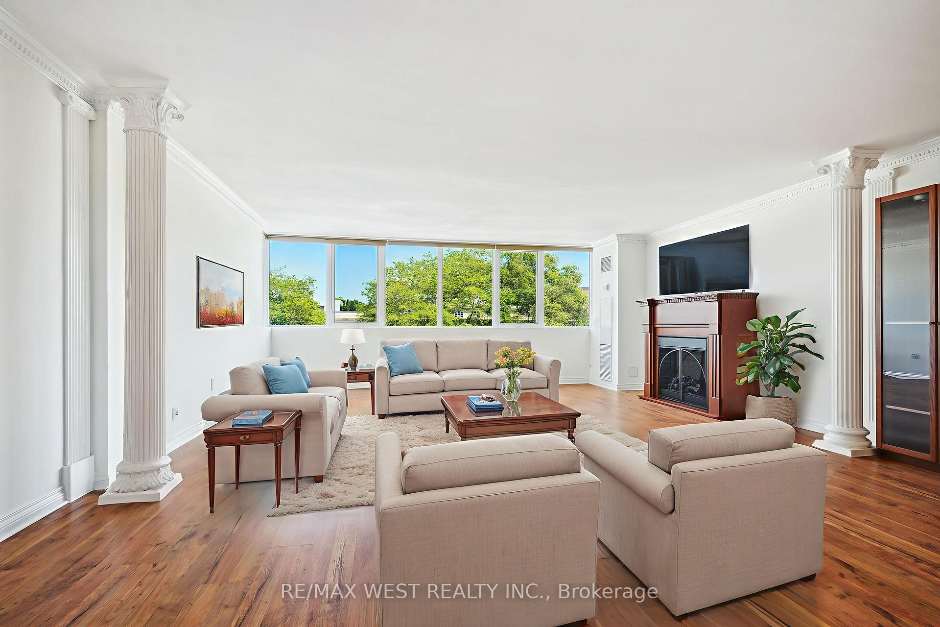 2 Bedrooms Condo at 256 Jarvis, Toronto For sale