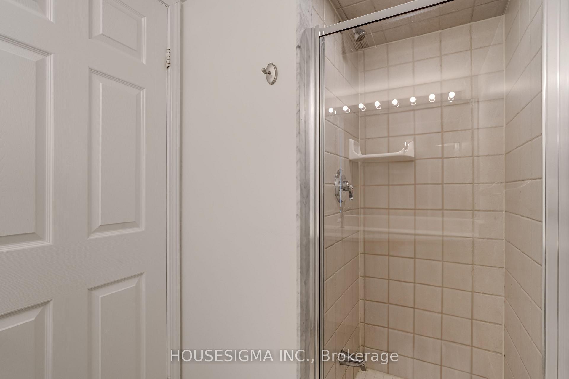 2 Bedrooms Condo at 28 Harrison Garden, Toronto For sale