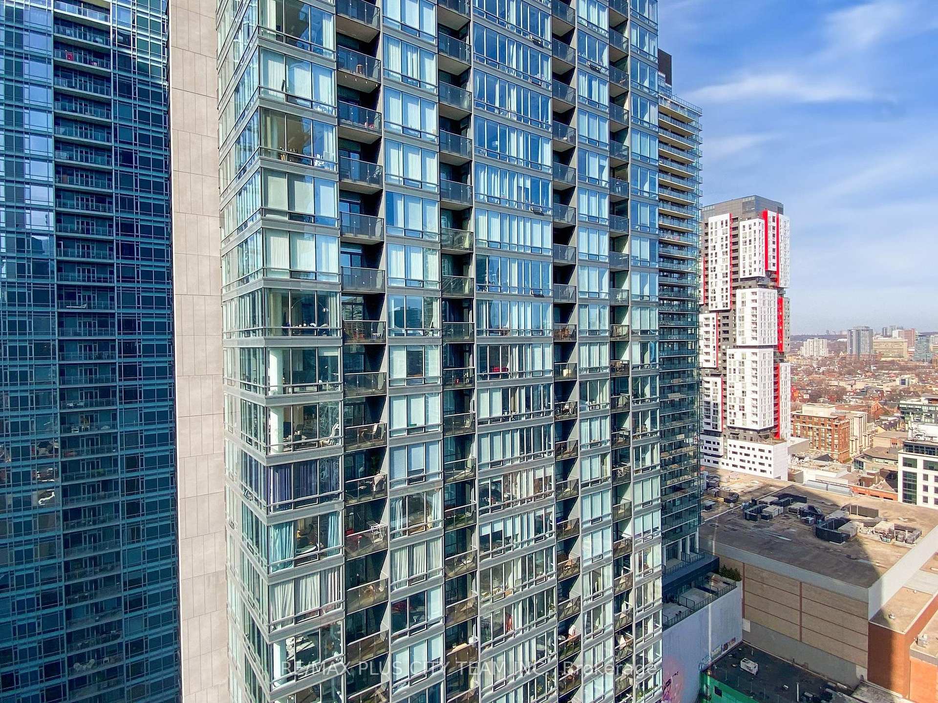 2 Bedrooms Condo at 99 John, Toronto For sale
