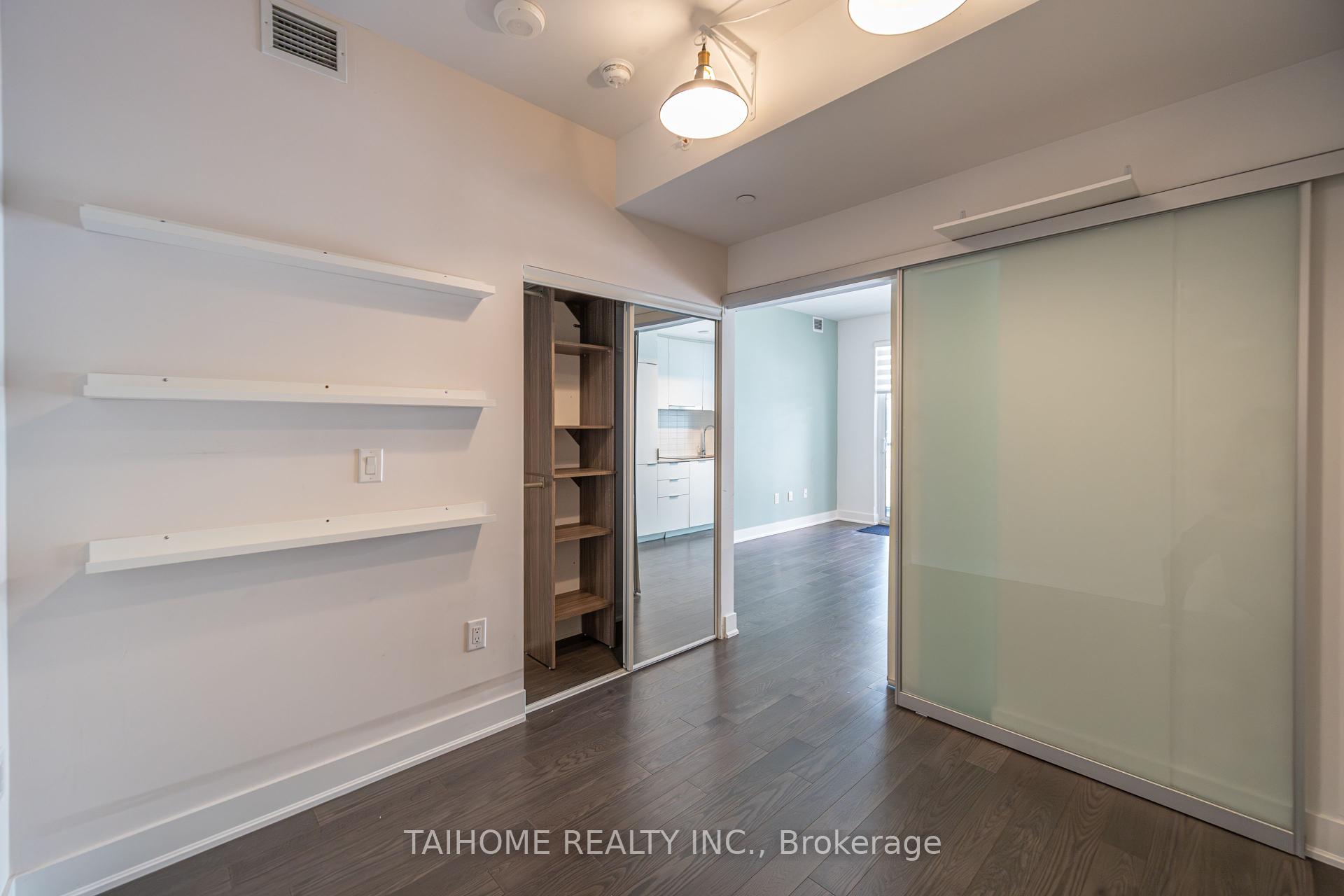2 Bedrooms Condo at 955 Bay, Toronto For sale