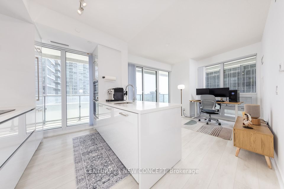 2221 Yonge