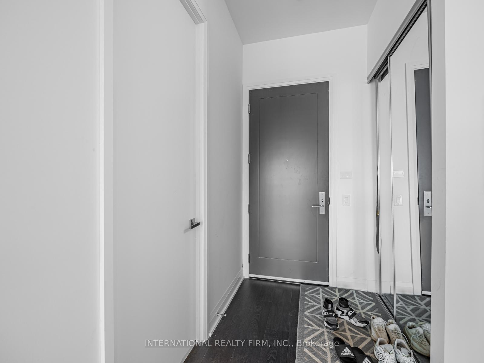 2 Bedrooms Condo at 33 Frederick Todd, Toronto For sale
