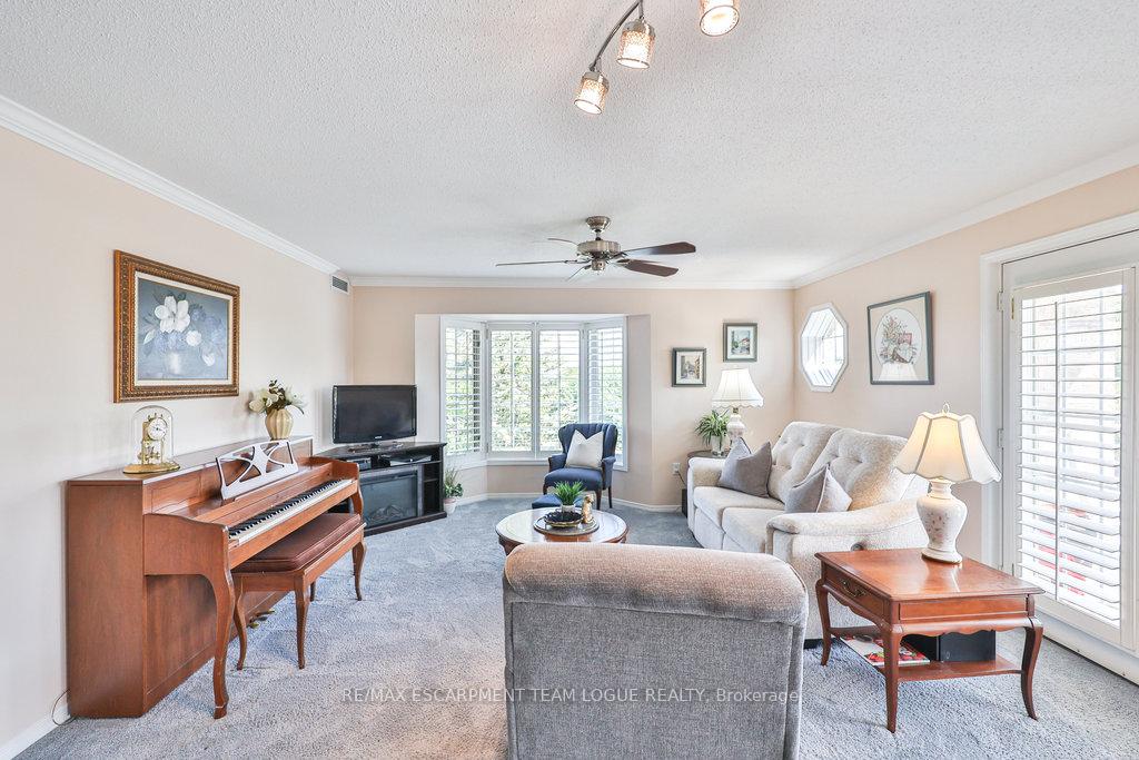 2 Bedrooms Condo at 216 Plains Road West, Burlington For sale