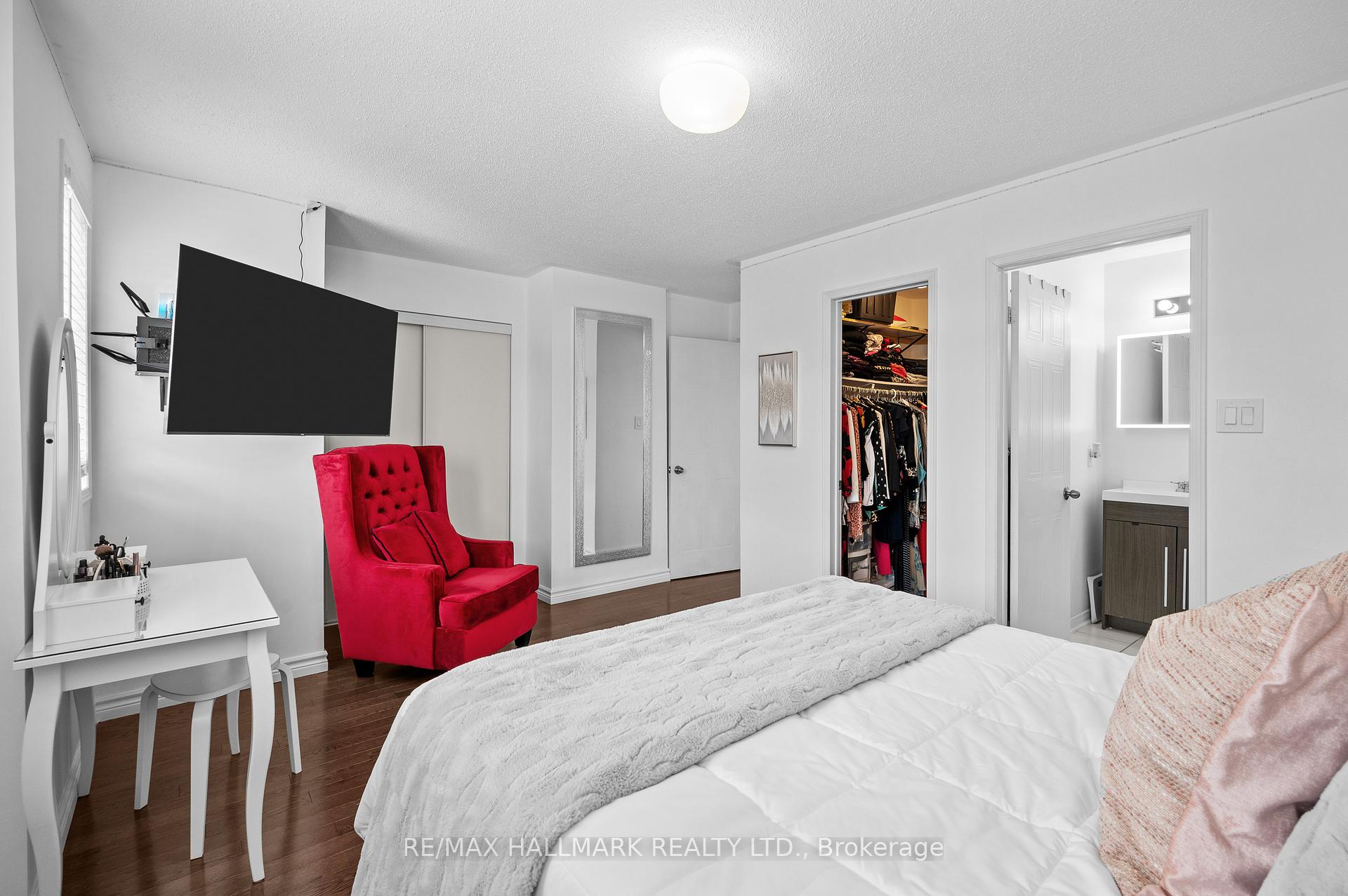 3 Bedrooms Condo at 5950 Glen Erin,  Mississauga For sale