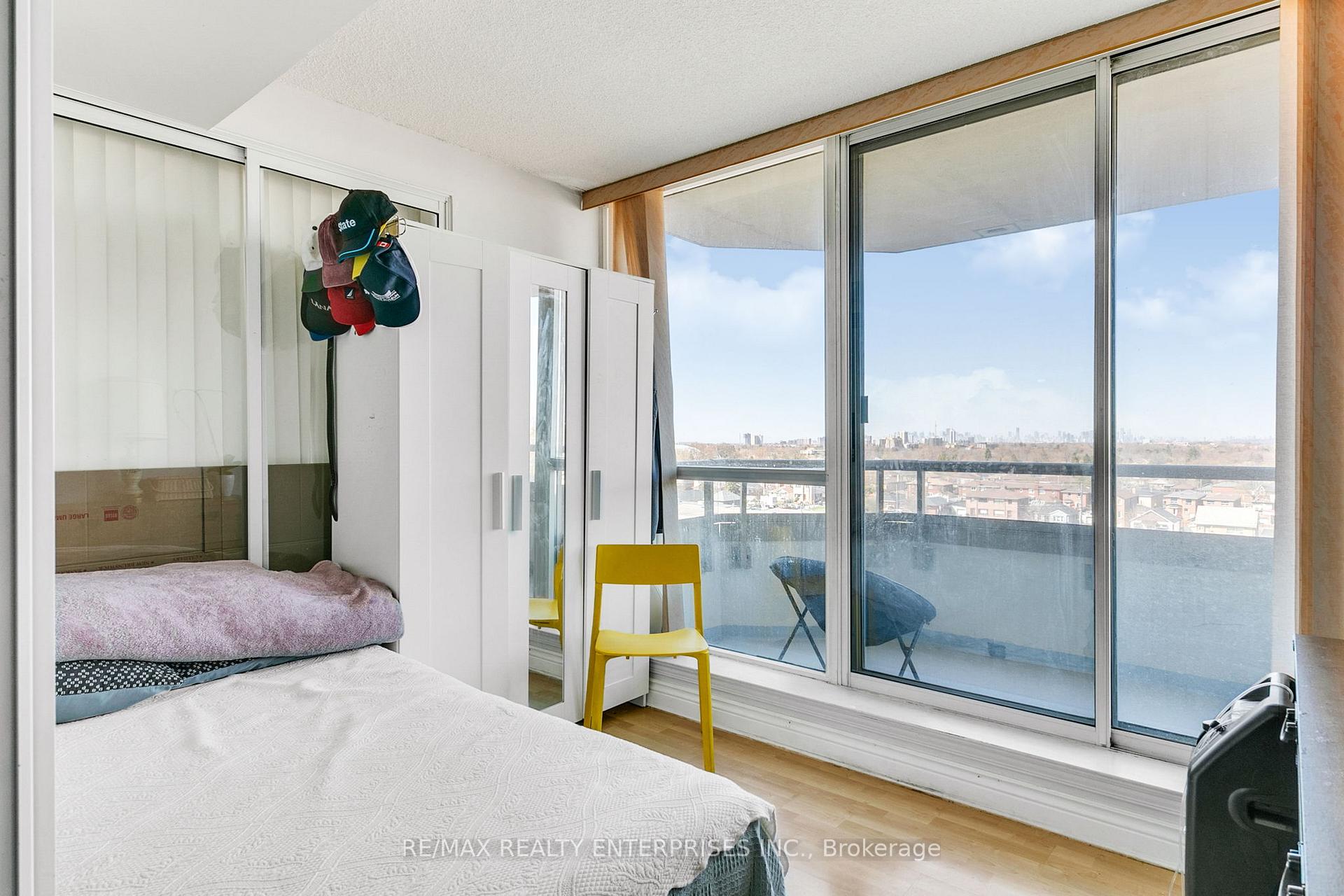 3 Bedrooms Condo at 1 Greystone Walk,  Toronto For sale