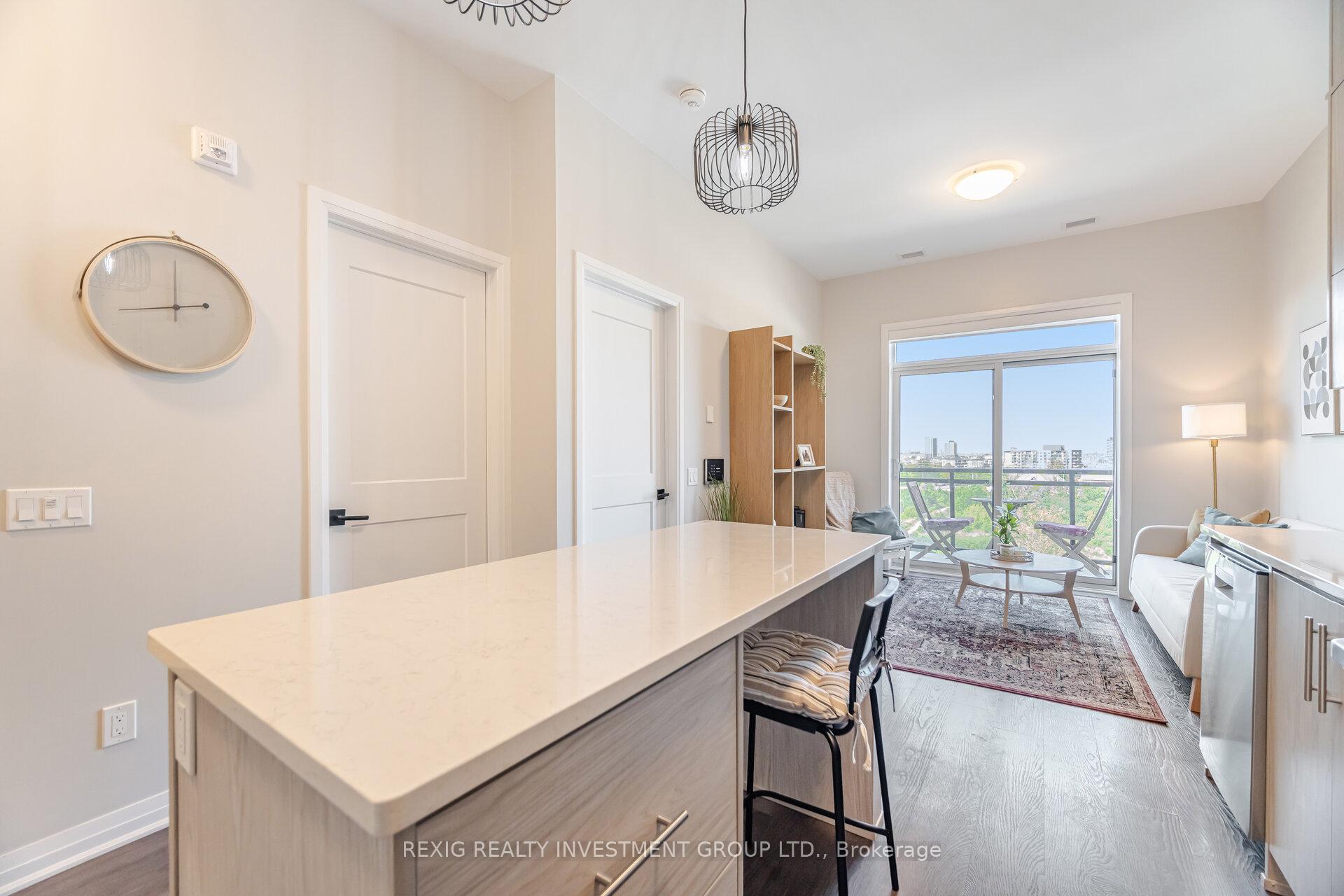 2 Bedrooms Condo at 95 DUNDAS, Oakville For sale