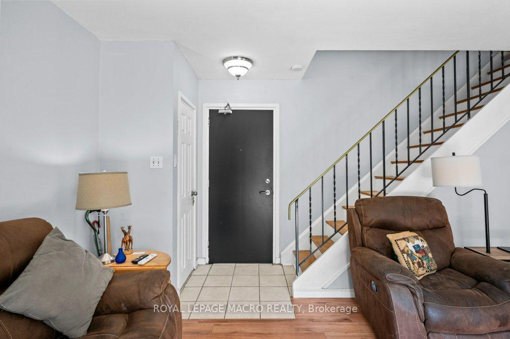 2 Bedrooms Condo at 483 Claridge, Burlington For sale