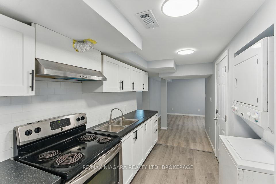 #Lower - 290 Scholfield Avenue, Welland, ON L3B 1N8