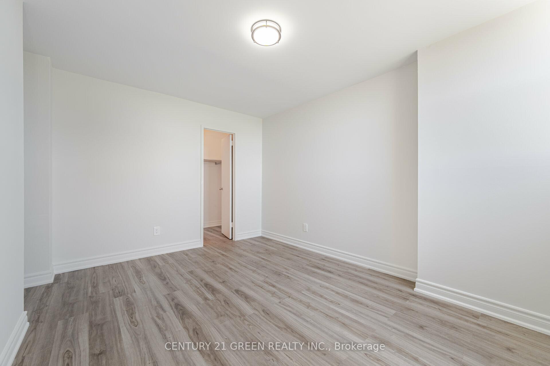 4 Bedrooms Condo at 5 Parkway Forest,  Toronto For sale