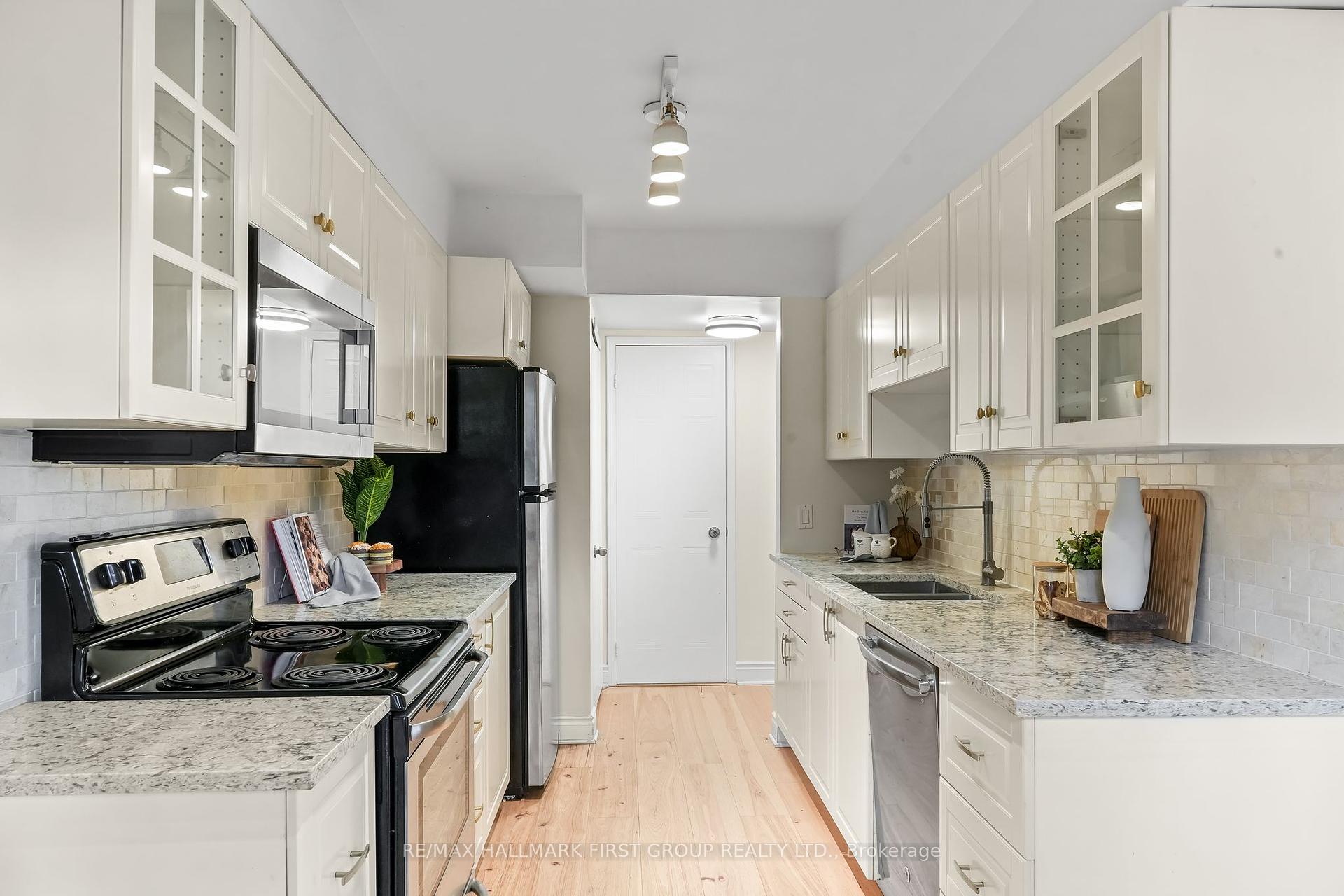 3 Bedrooms Condo at 262 St. Helen’s, Toronto For sale