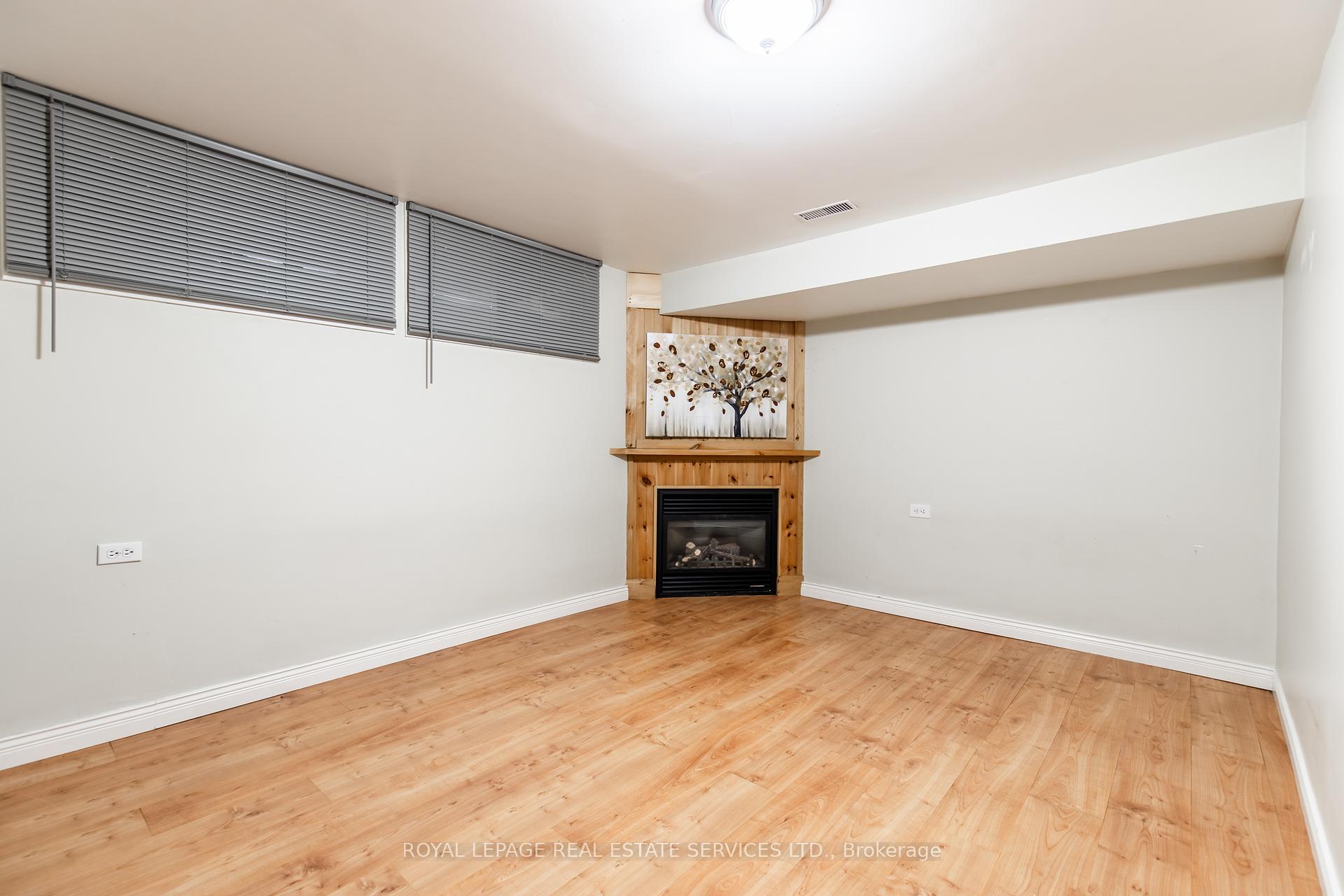 3 Bedrooms Condo at 3122 Lakeshore, Oakville For sale