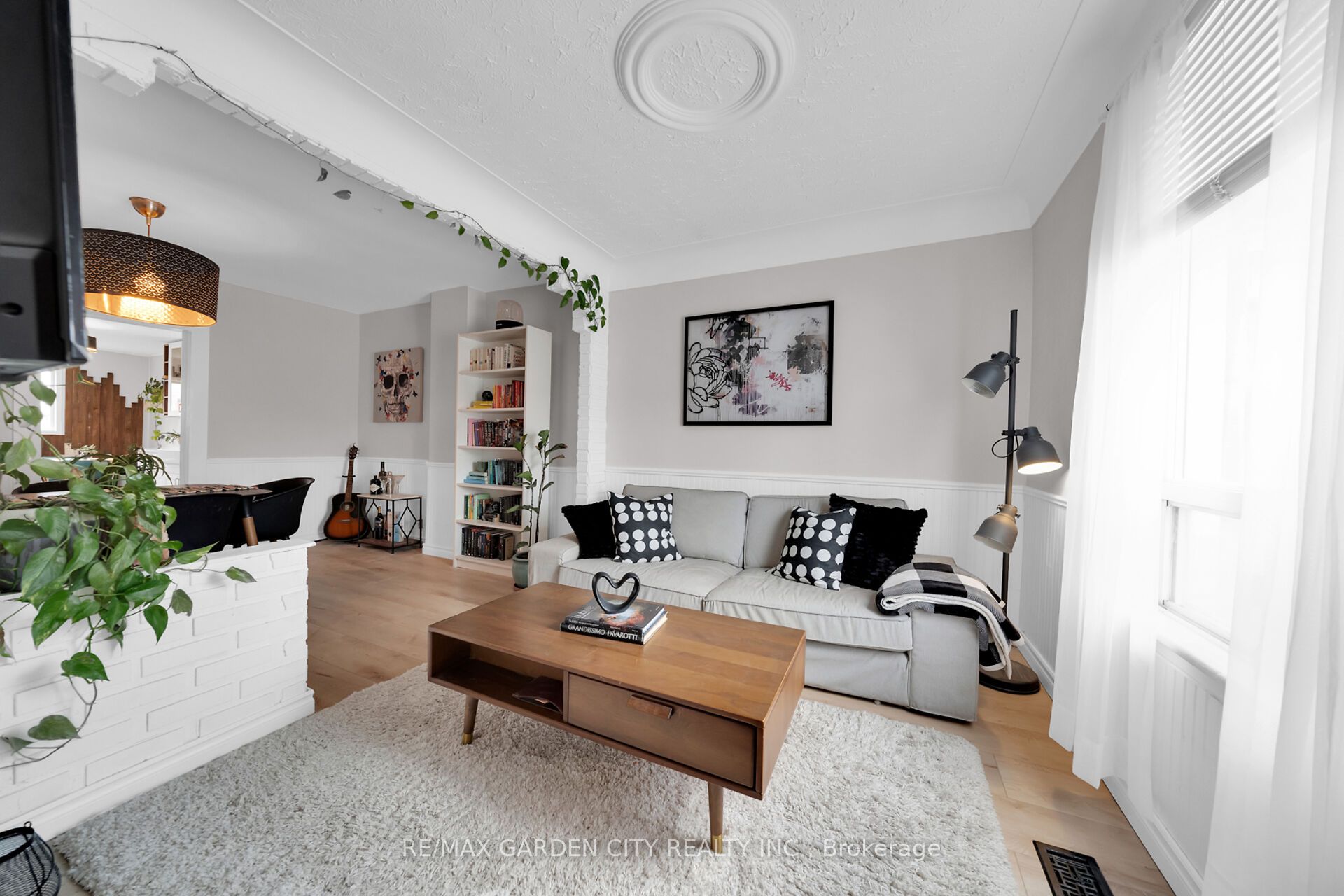 92 GLENDALE Avenue N